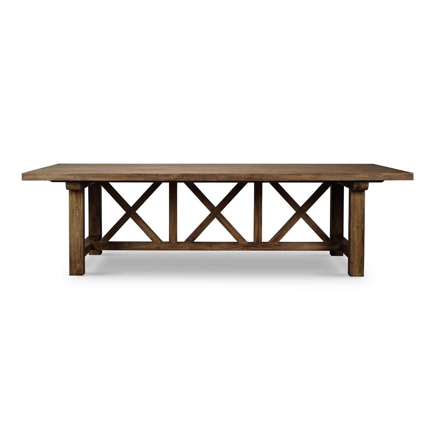 Cette table de 108 pouces, fabriquée à partir de bois de teck récupéré et finie en Teak Straw Wash, rehausse votre expérience de la salle à manger. Dotée d'un design robuste et rustique, cette table est parfaite pour ajouter une touche d'élégance