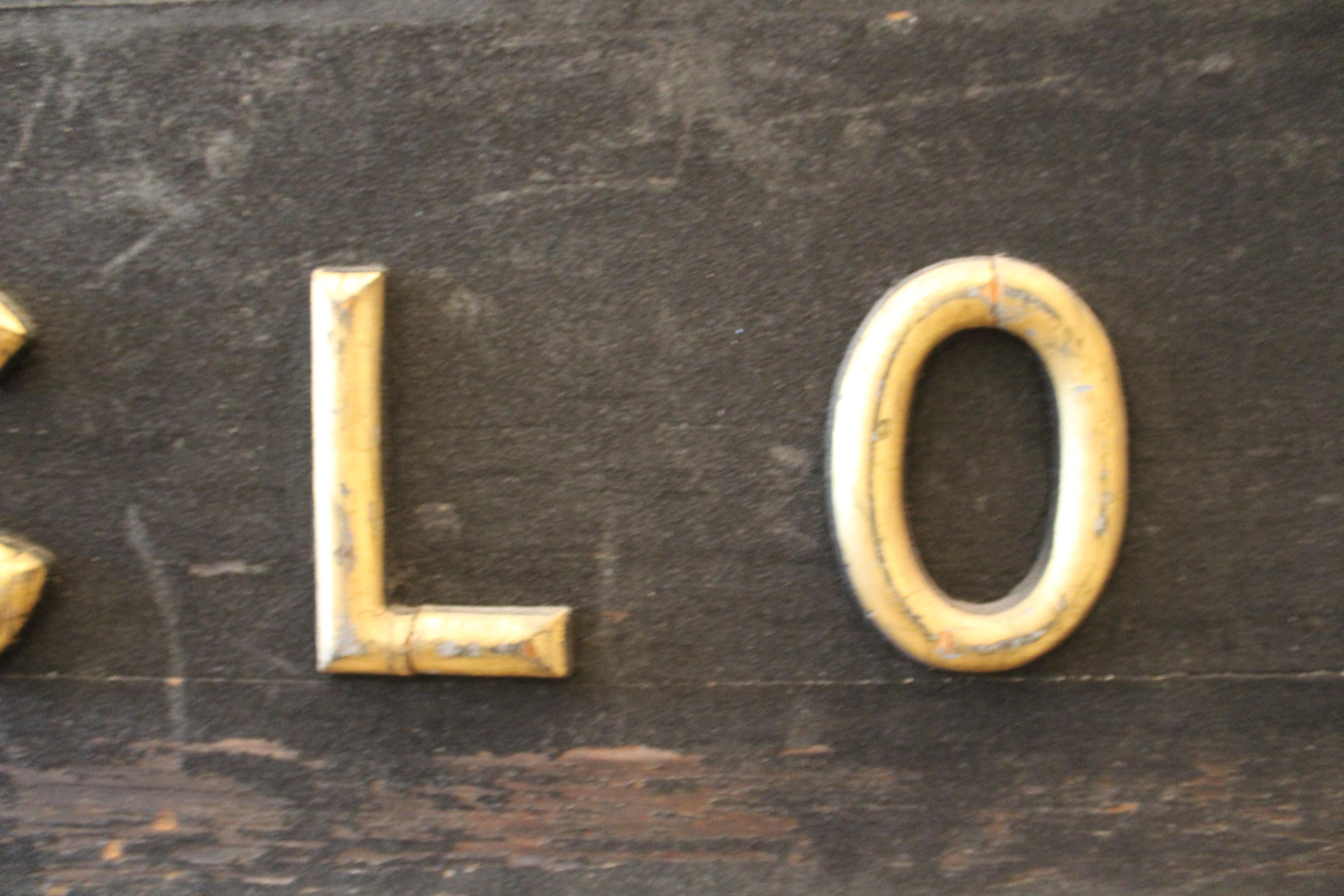 Insegna rustica per negozi di abbigliamento di 12 piedi in vendita 1