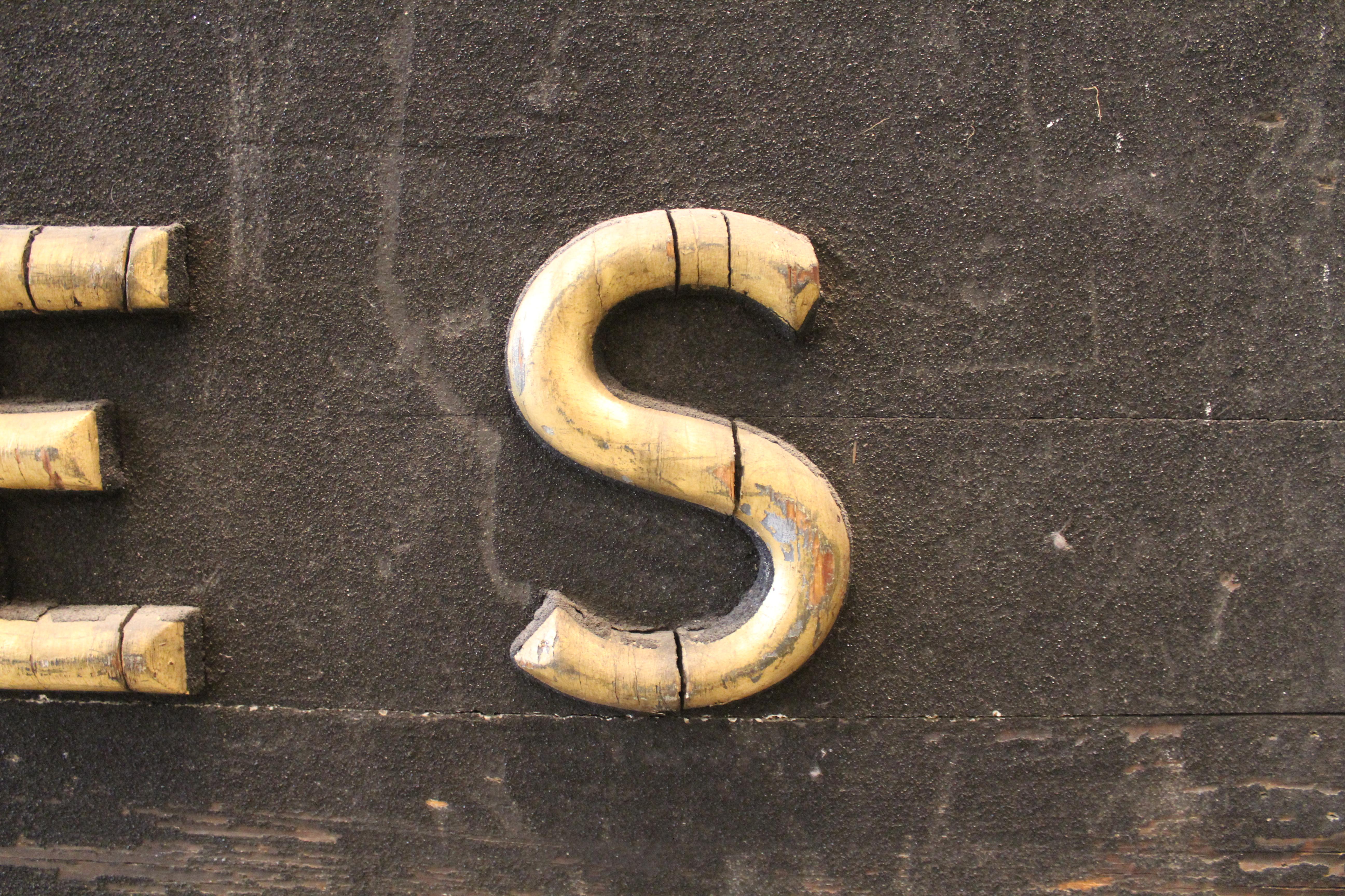 Insegna rustica per negozi di abbigliamento di 12 piedi in vendita 2