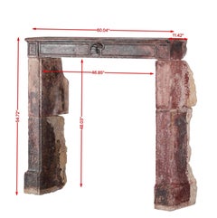 Cheminée rustique du 16e siècle avec bonnet de bouffon - Authentique Unité d'une pièce