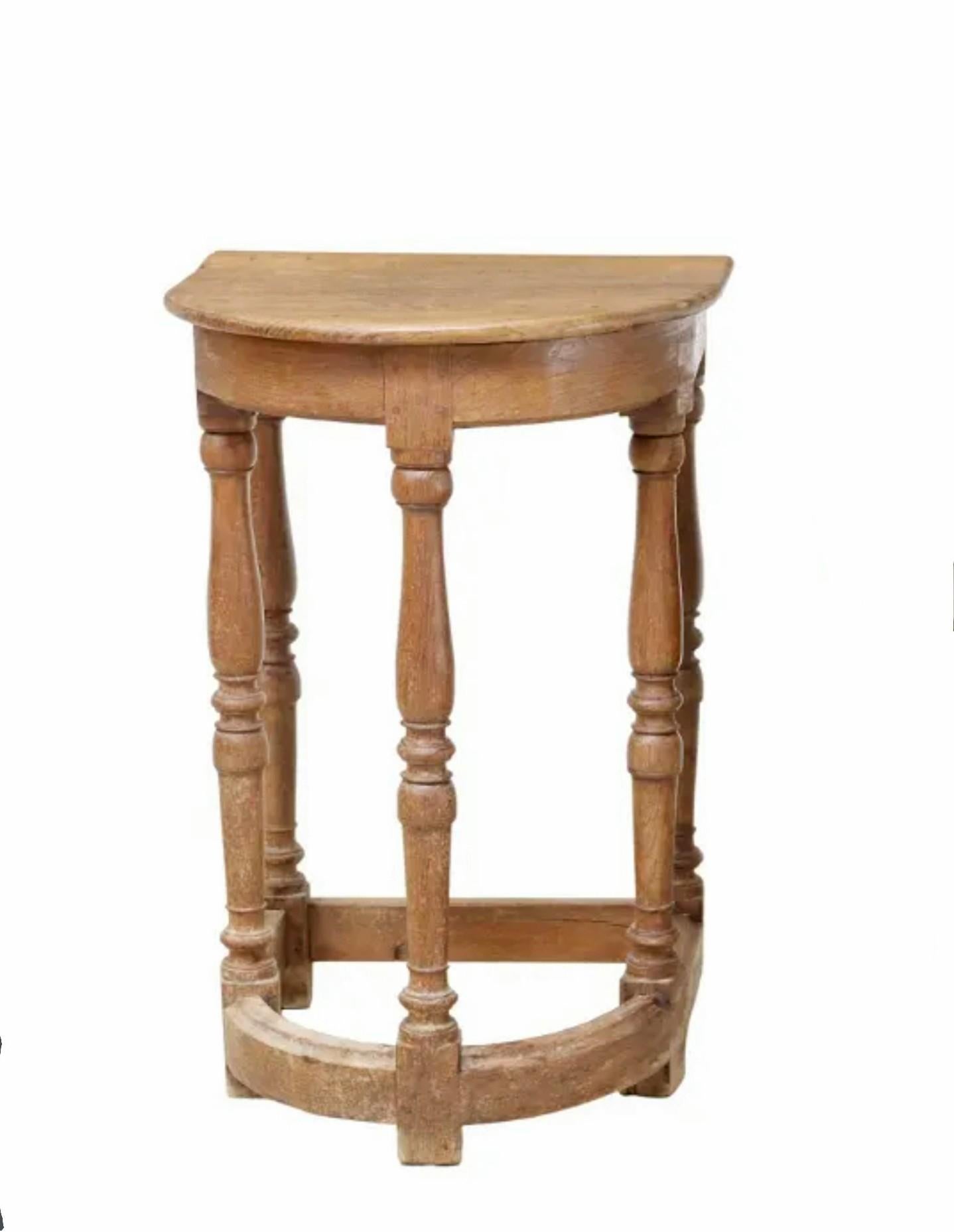 A charming rustic antique country European side table with beautifully aged warm patina. 

Hand-crafted of solid oak in Continental Europe in the late 18th / early 19th century, French Louis XIII style, joint stool taste, featuring high-quality