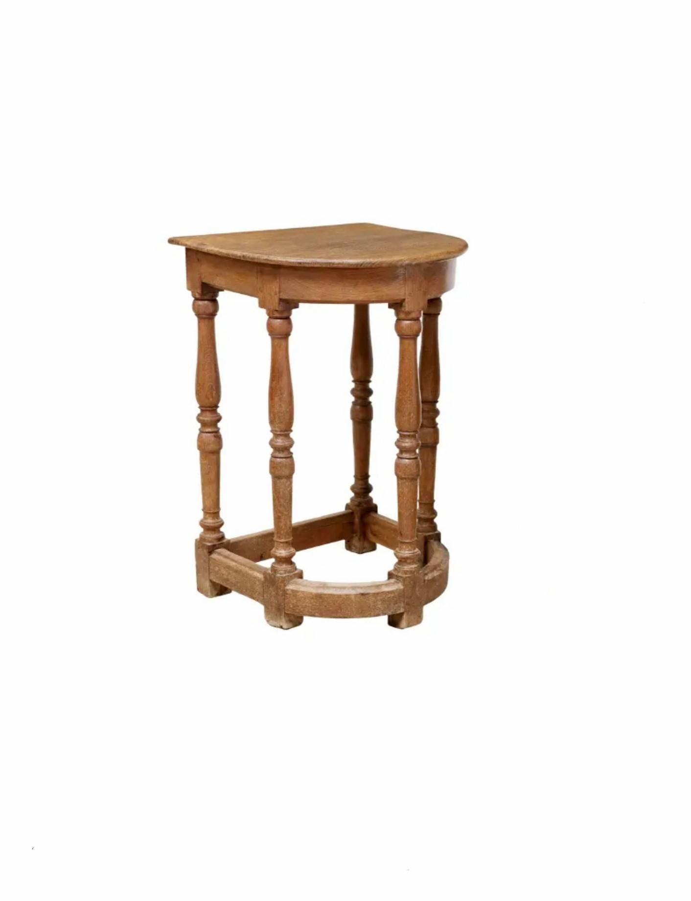 Hand-Carved Rustic 18th/19th Century Country Continental Oak Side Table For Sale