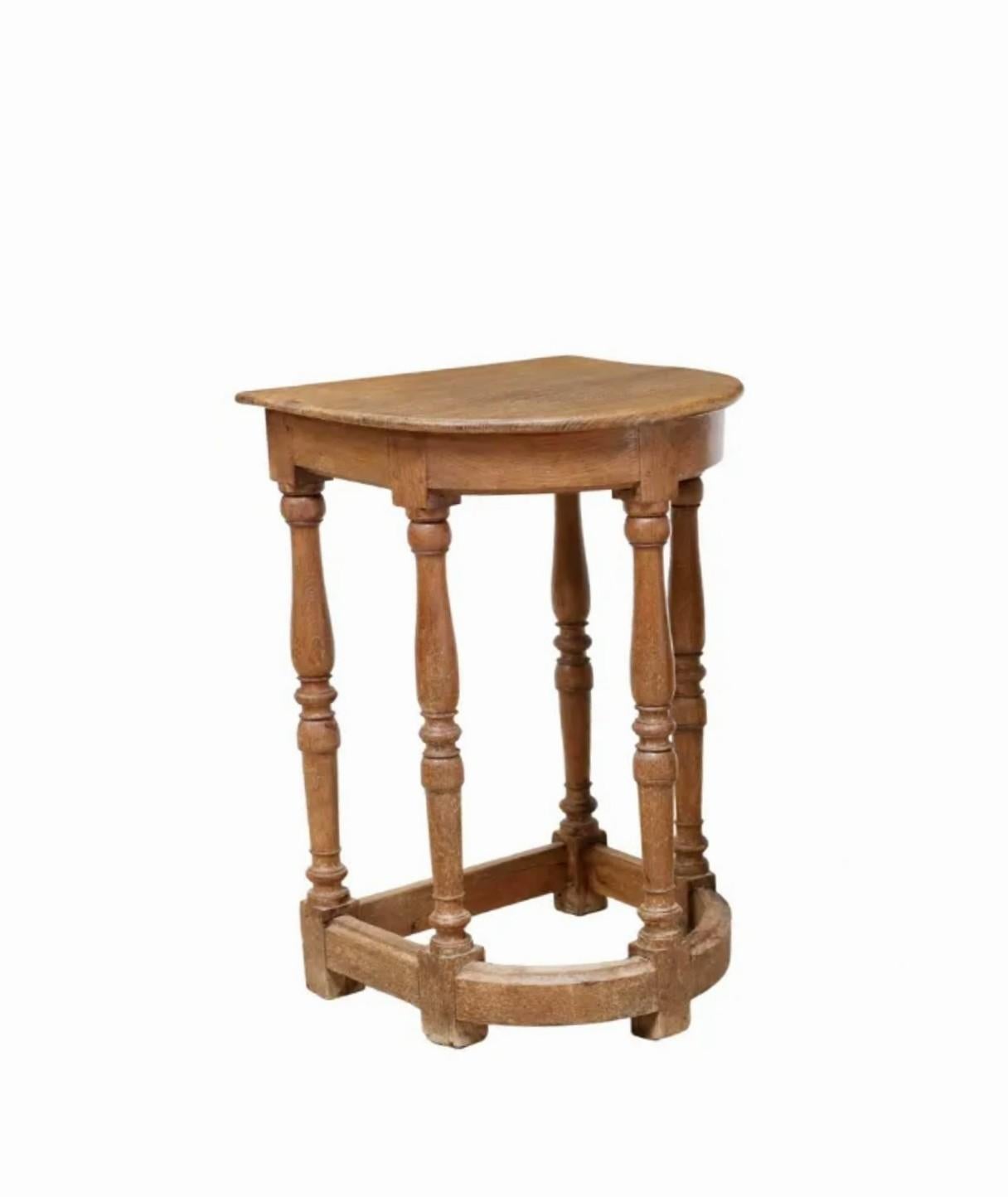 Rustic 18th/19th Century Country Continental Oak Side Table In Fair Condition For Sale In Forney, TX