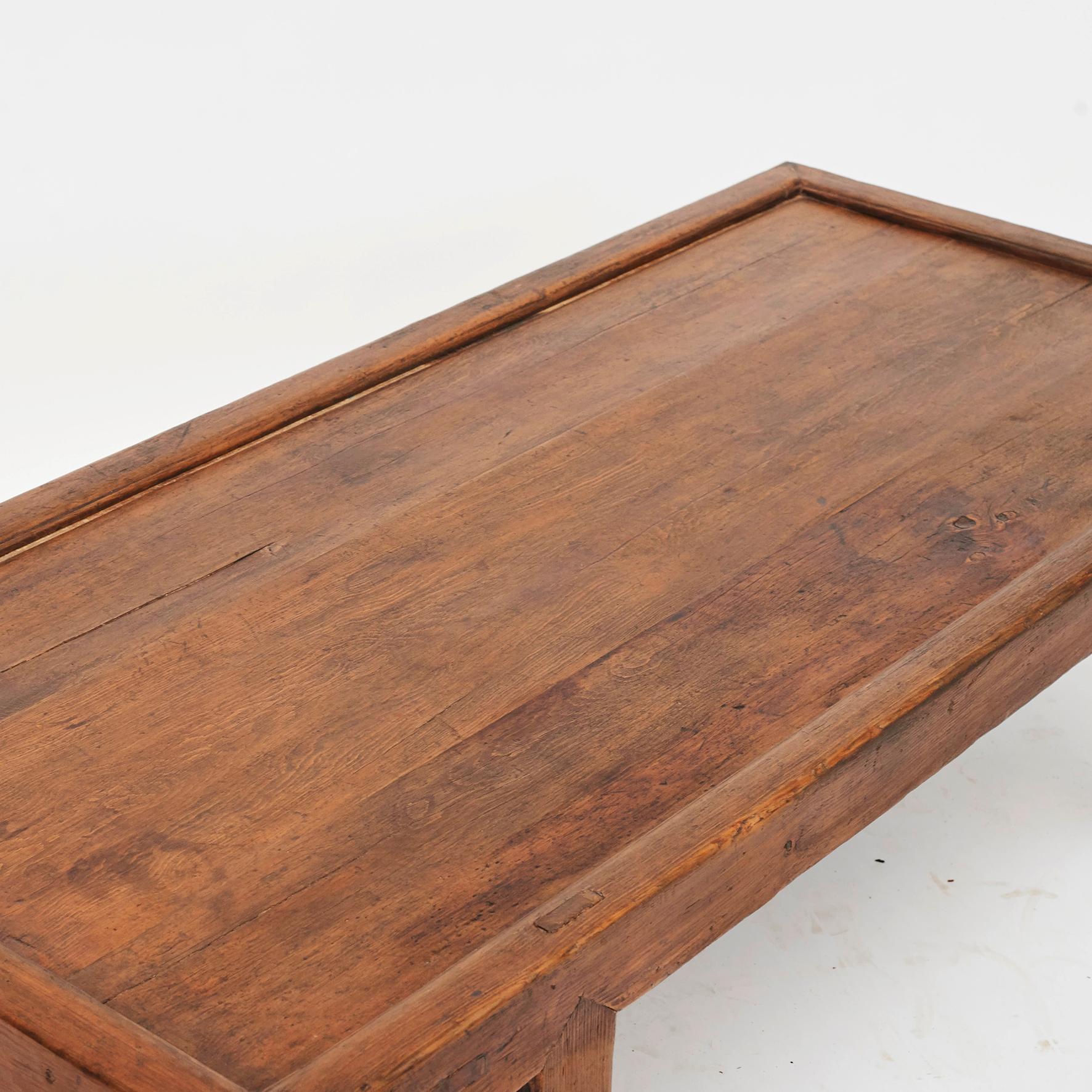 table with raised edges