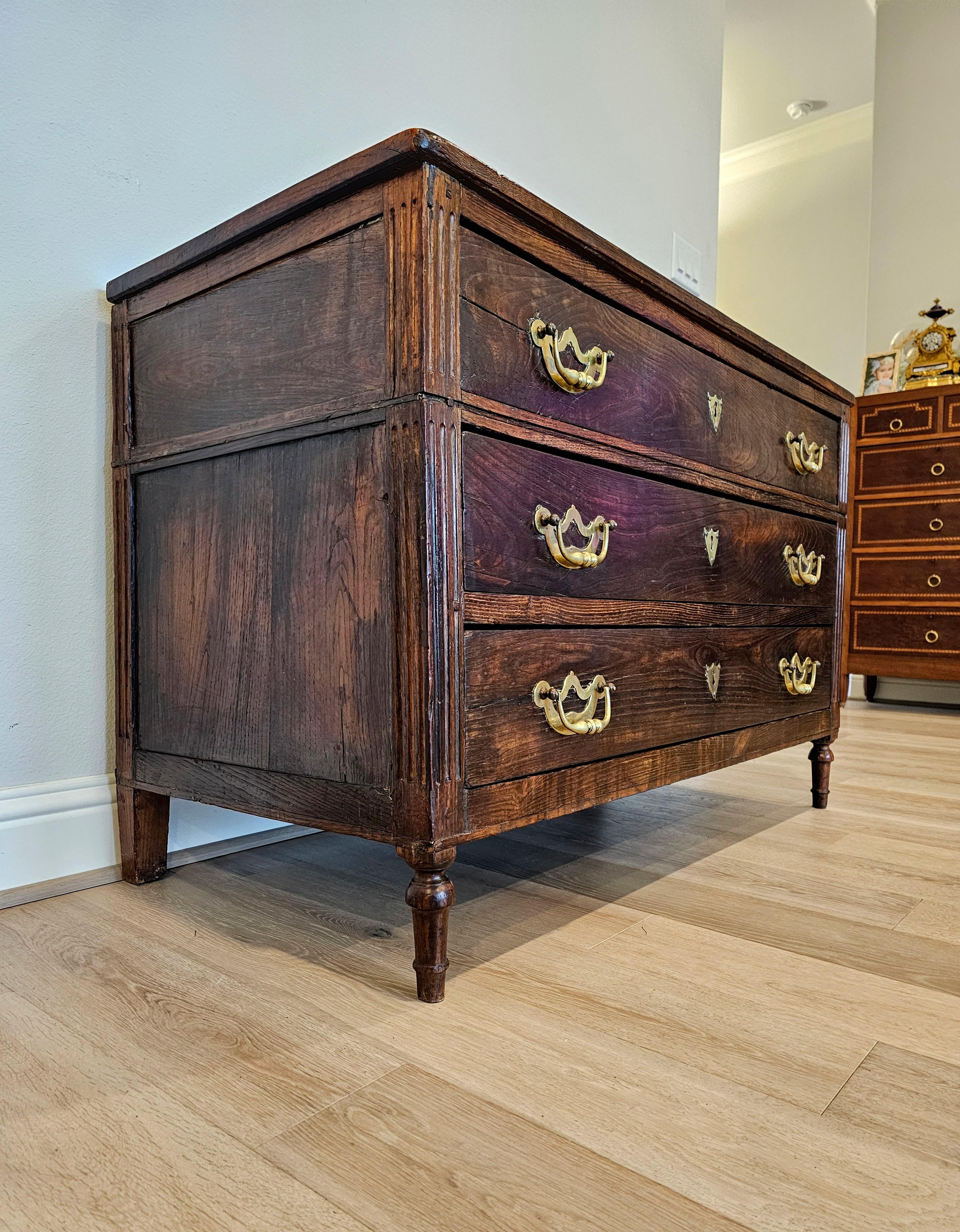 Rustic 18th Century Italian Louis XVI Period Chest Of Drawers Commode  For Sale 4