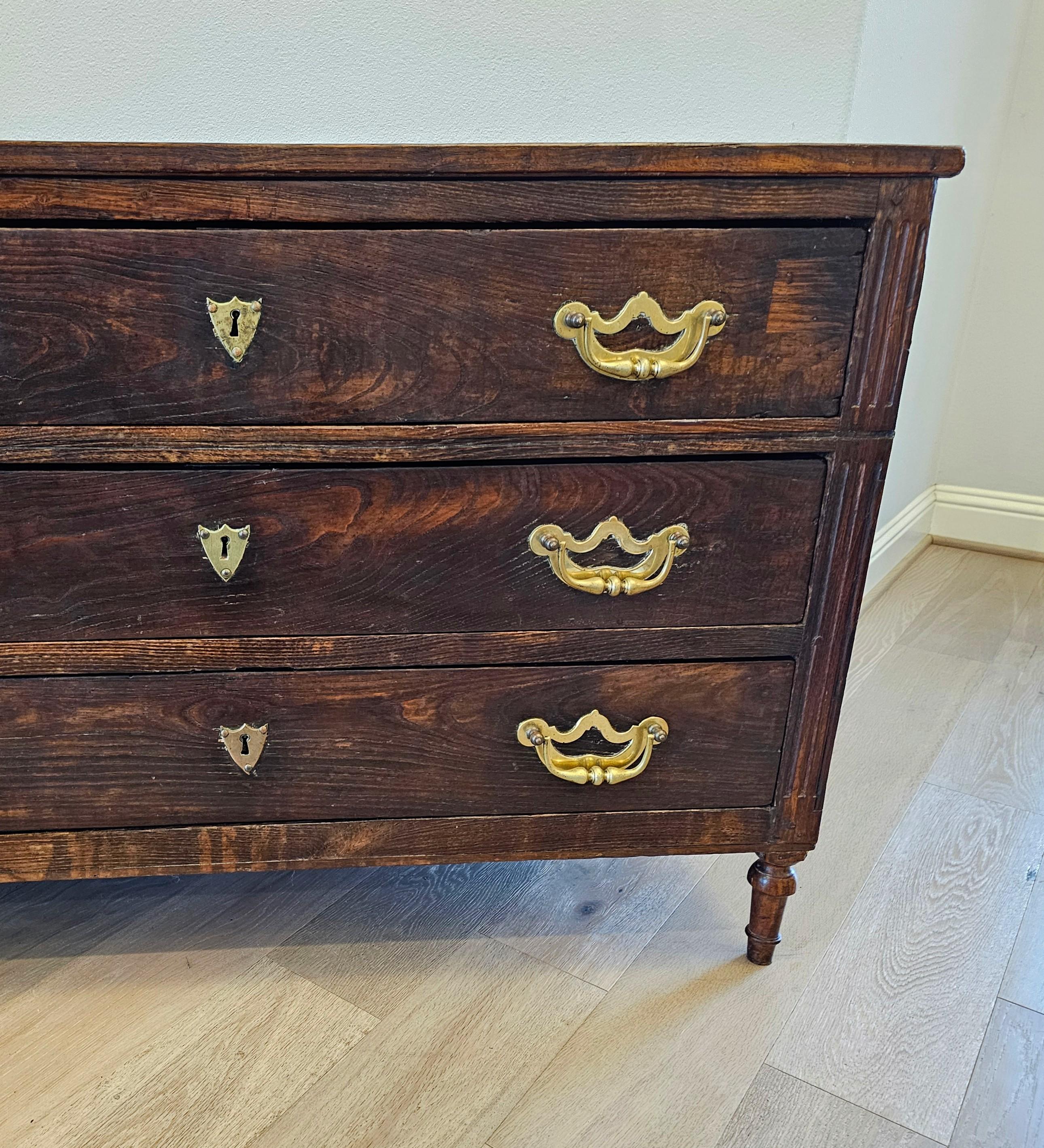 Rustic 18th Century Italian Louis XVI Period Chest Of Drawers Commode  For Sale 2