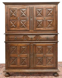 Rustique Ancienne armoire à quatre portes en chêne sculpté et lambrissé de style baroque espagnol