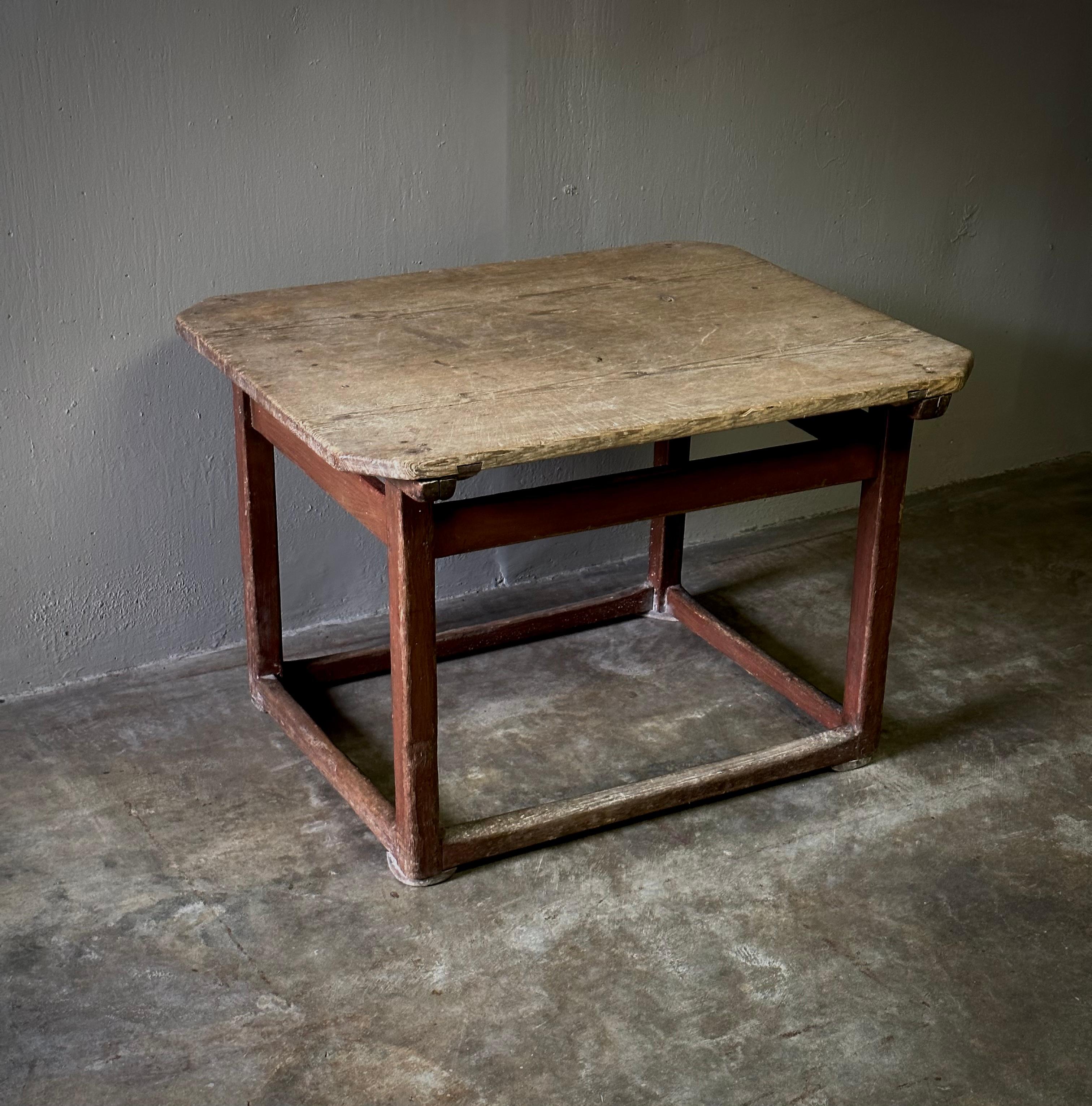 Wood Rustic 18th Century Swedish Oak Side Table