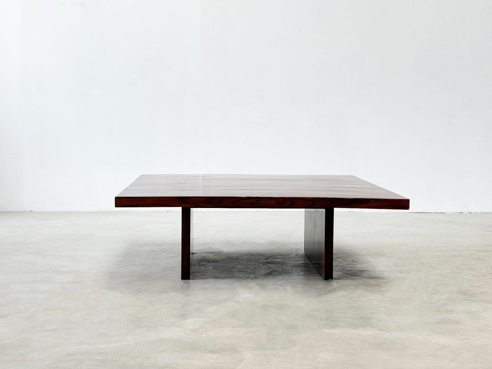 Belge Table basse rustique Wabi-Sabi des années 1970 dans le style d'Axel Vervoordt