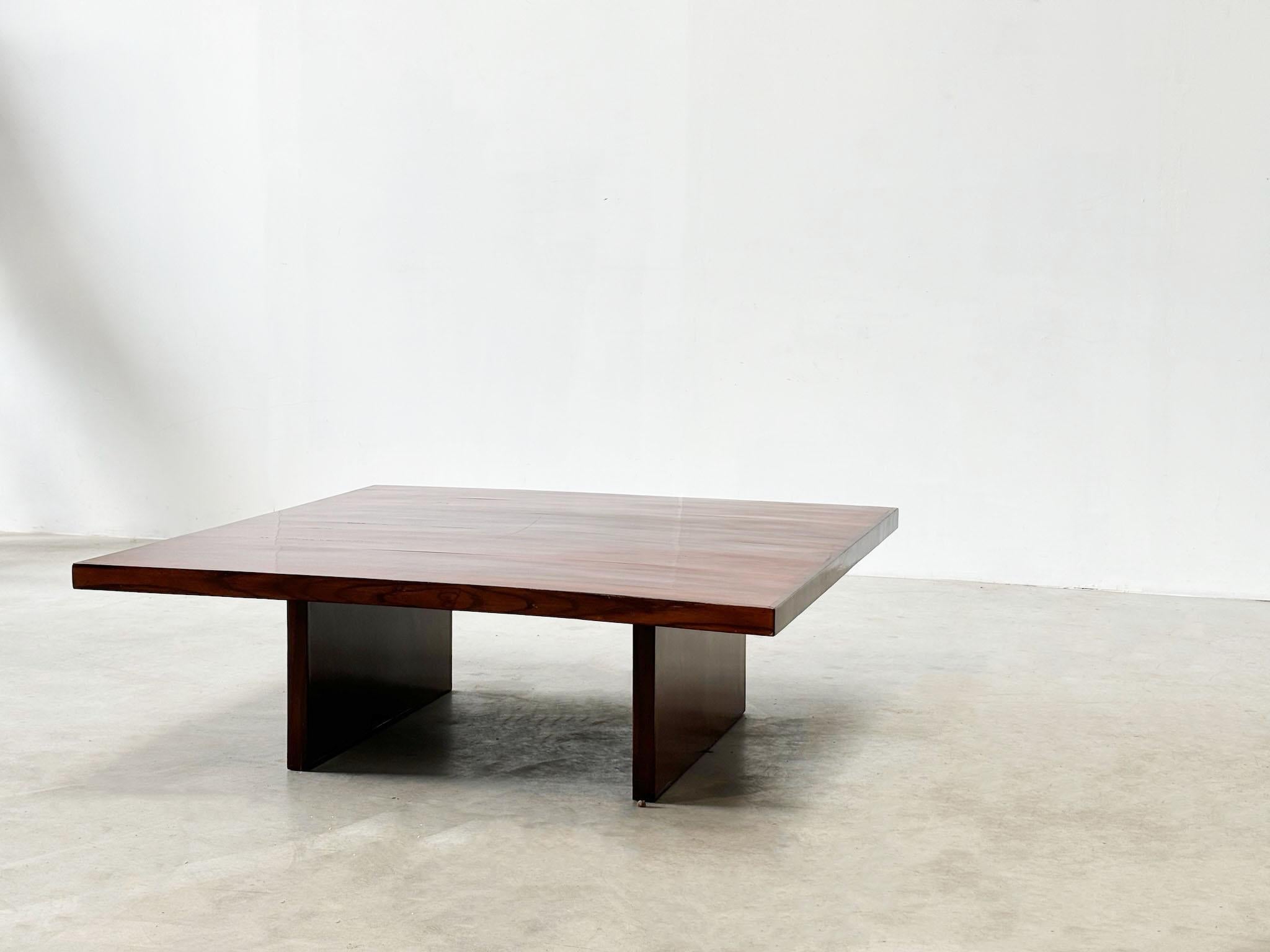 Table basse rustique Wabi-Sabi des années 1970 dans le style d'Axel Vervoordt Bon état à Nijlen, VAN