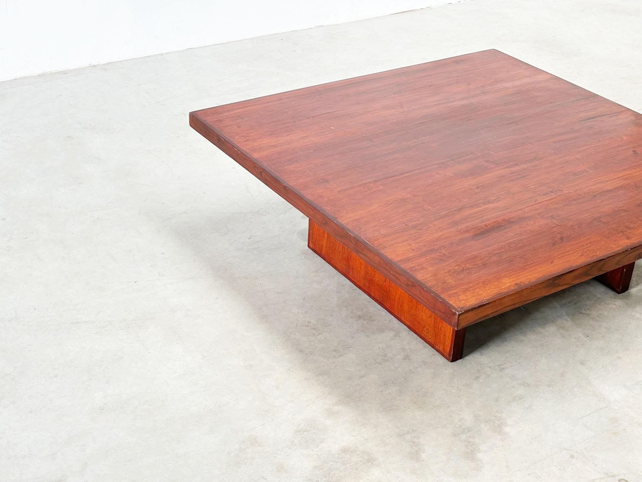 Table basse rustique Wabi-Sabi des années 1970 dans le style d'Axel Vervoordt 1