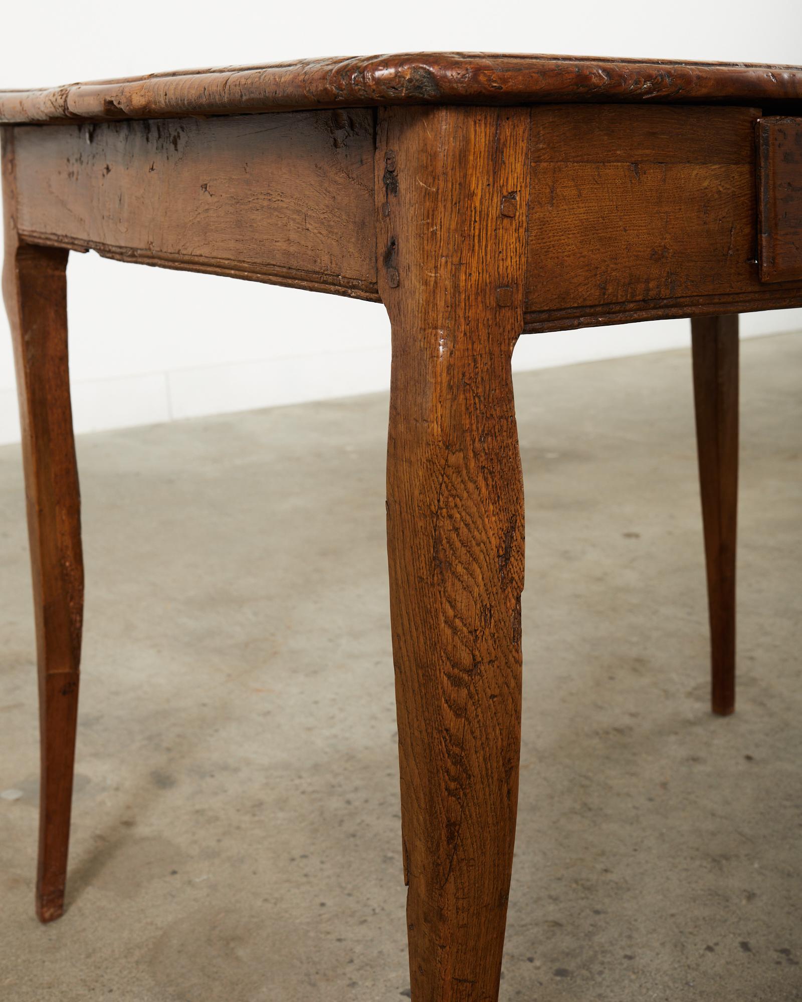 Rustikaler französischer Obstholz-Schreibtisch im Landhausstil aus dem 19. Jahrhundert im Angebot 5