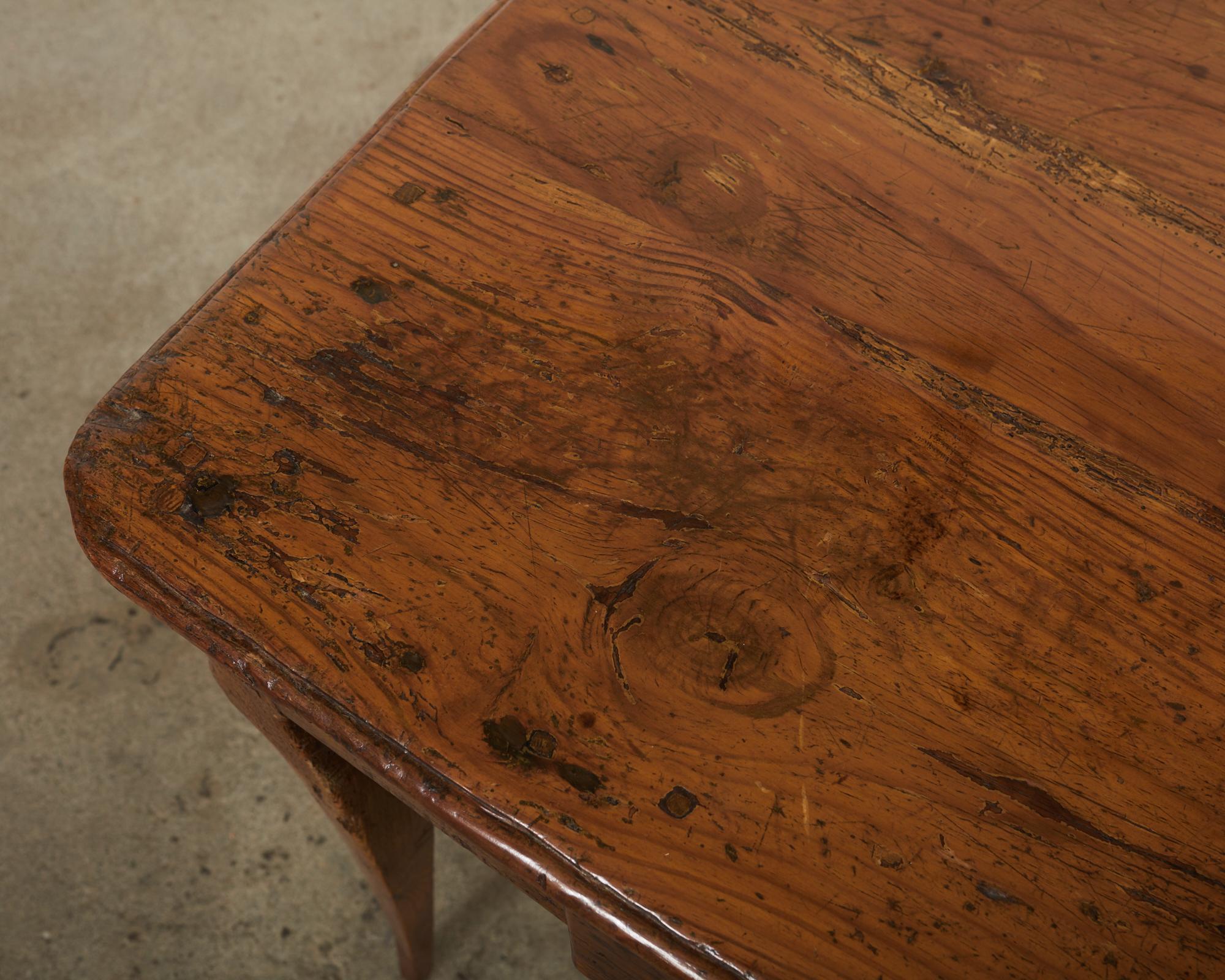 Tavolo da scrittura rustico in legno di frutto del 19h Century Country French Provincial in vendita 9