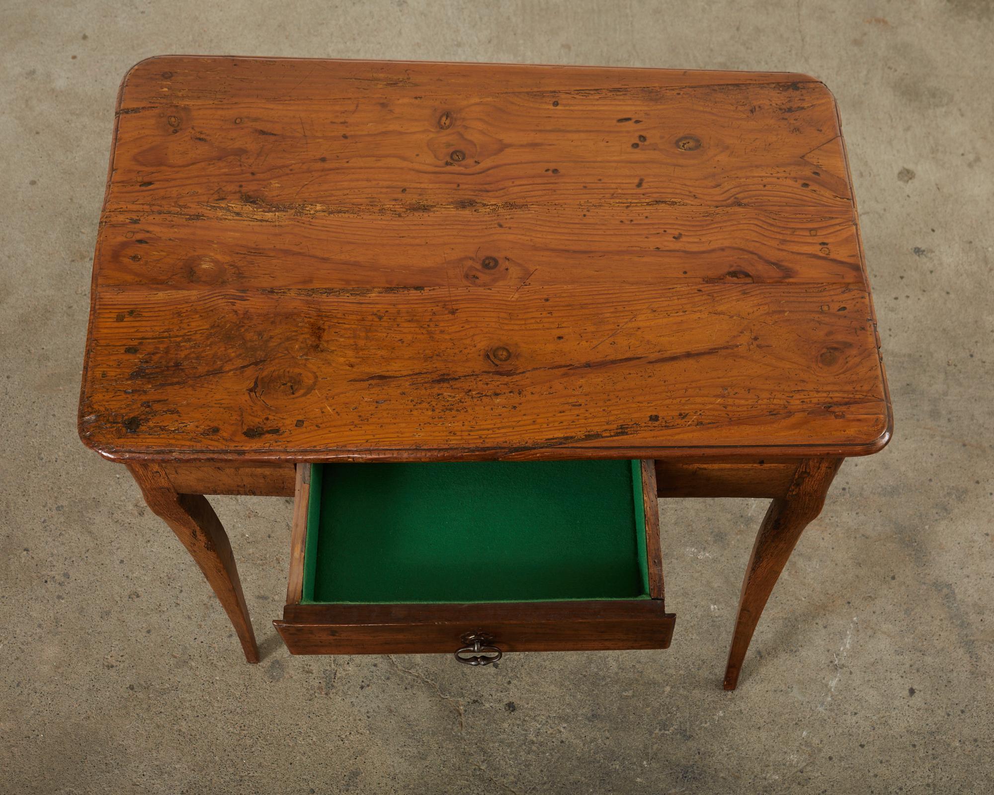 Rustikaler französischer Obstholz-Schreibtisch im Landhausstil aus dem 19. Jahrhundert (Eisen) im Angebot