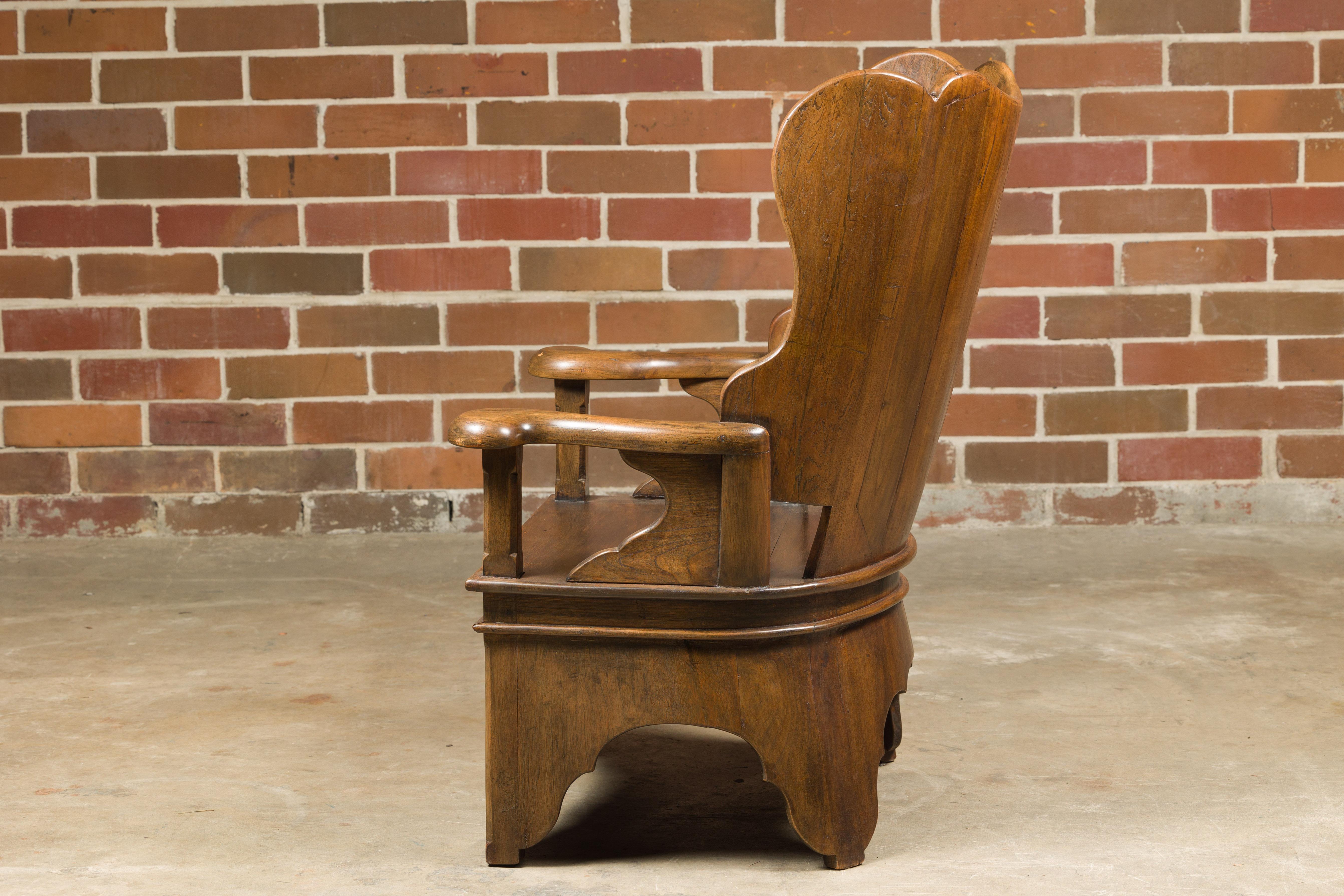 Chaise rustique du 19ème siècle en noyer anglais avec base sculptée en vente 2