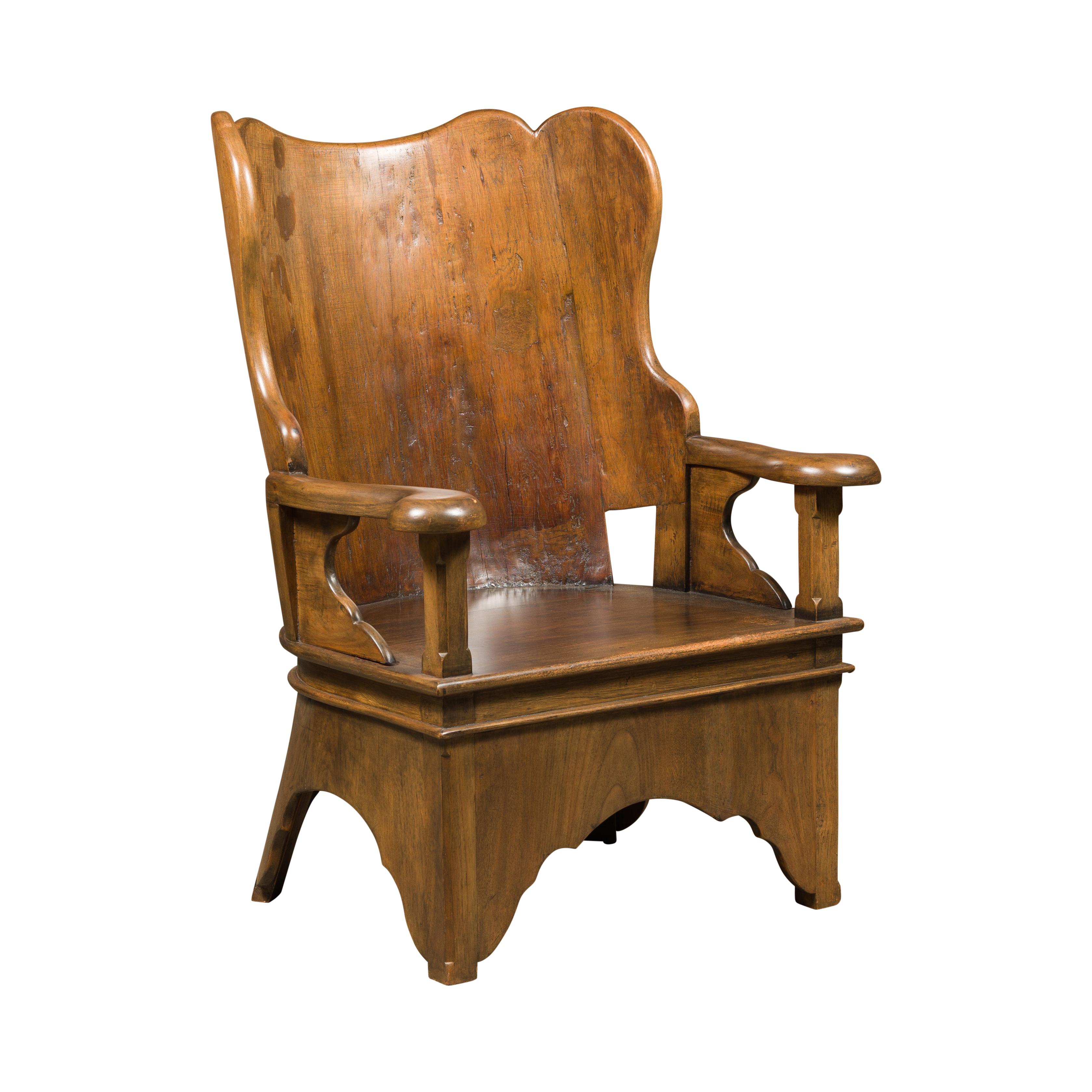 Chaise rustique du 19ème siècle en noyer anglais avec base sculptée en vente 6