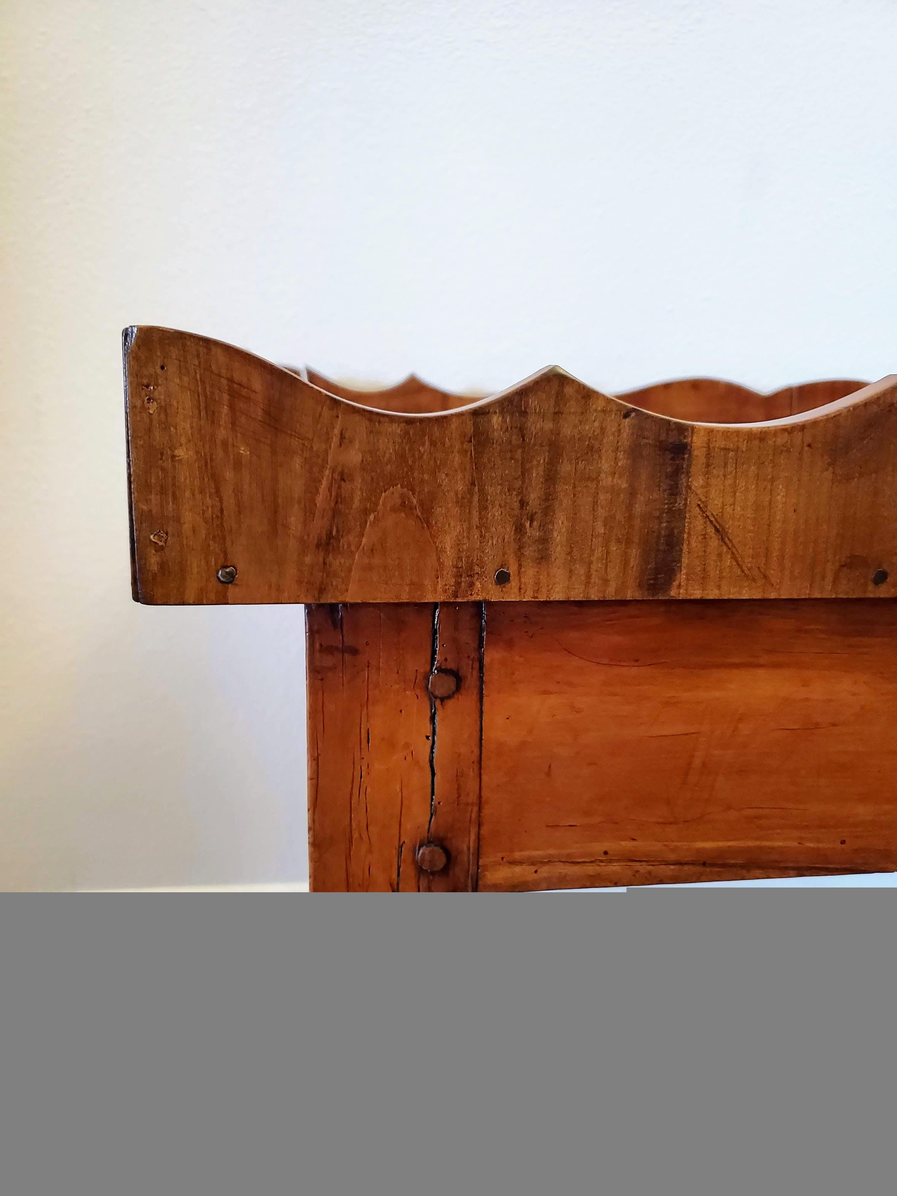 Table basse rustique et ancienne de style français campagnard en merisier avec plateau en vente 9