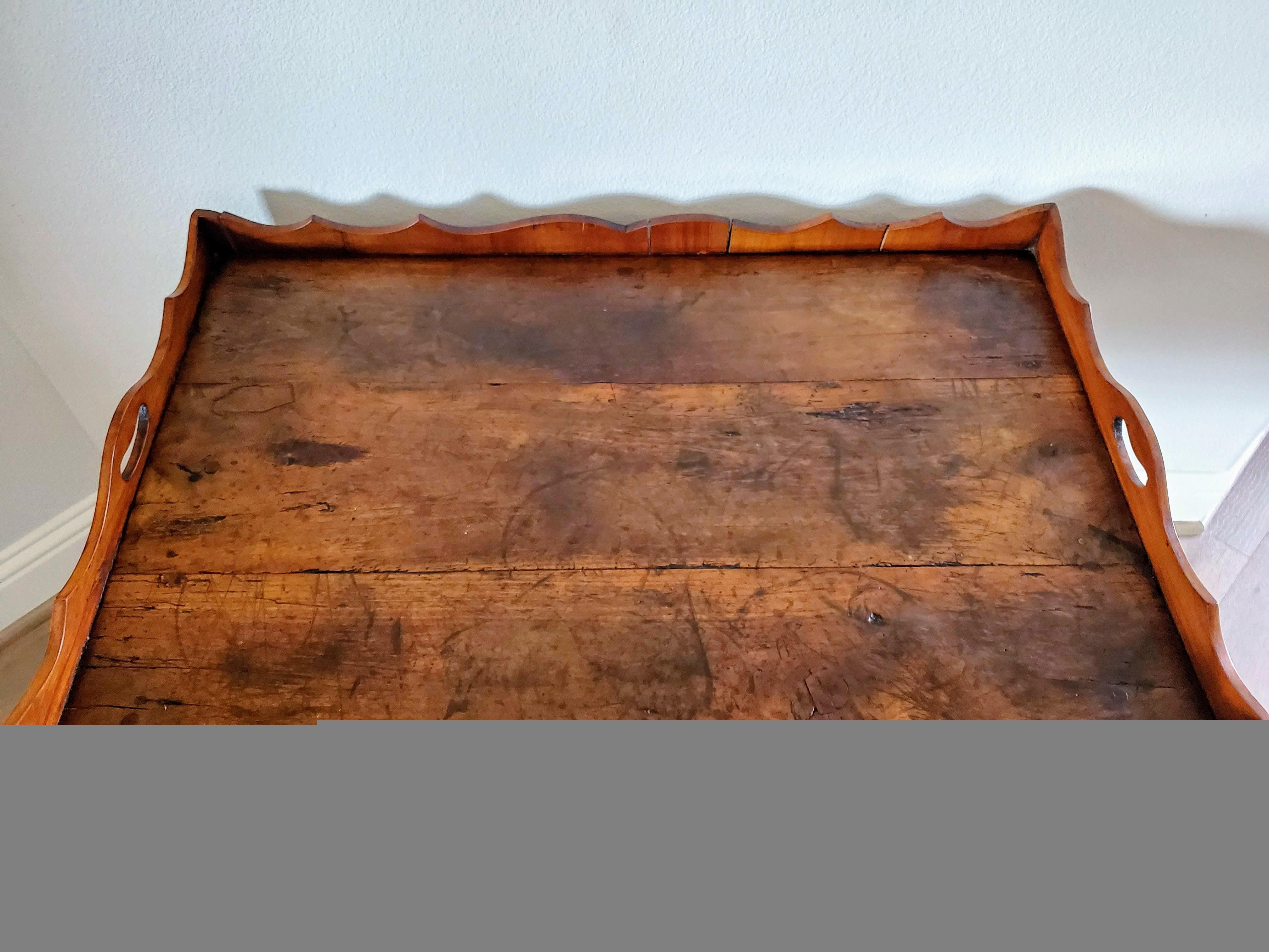 Table basse rustique et ancienne de style français campagnard en merisier avec plateau en vente 10