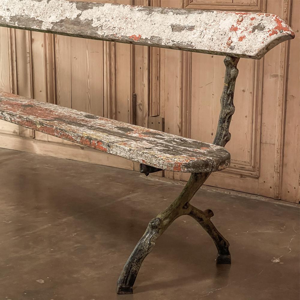 Banc de jardin rustique français du 19ème siècle avec pieds en fonte Bon état à Dallas, TX