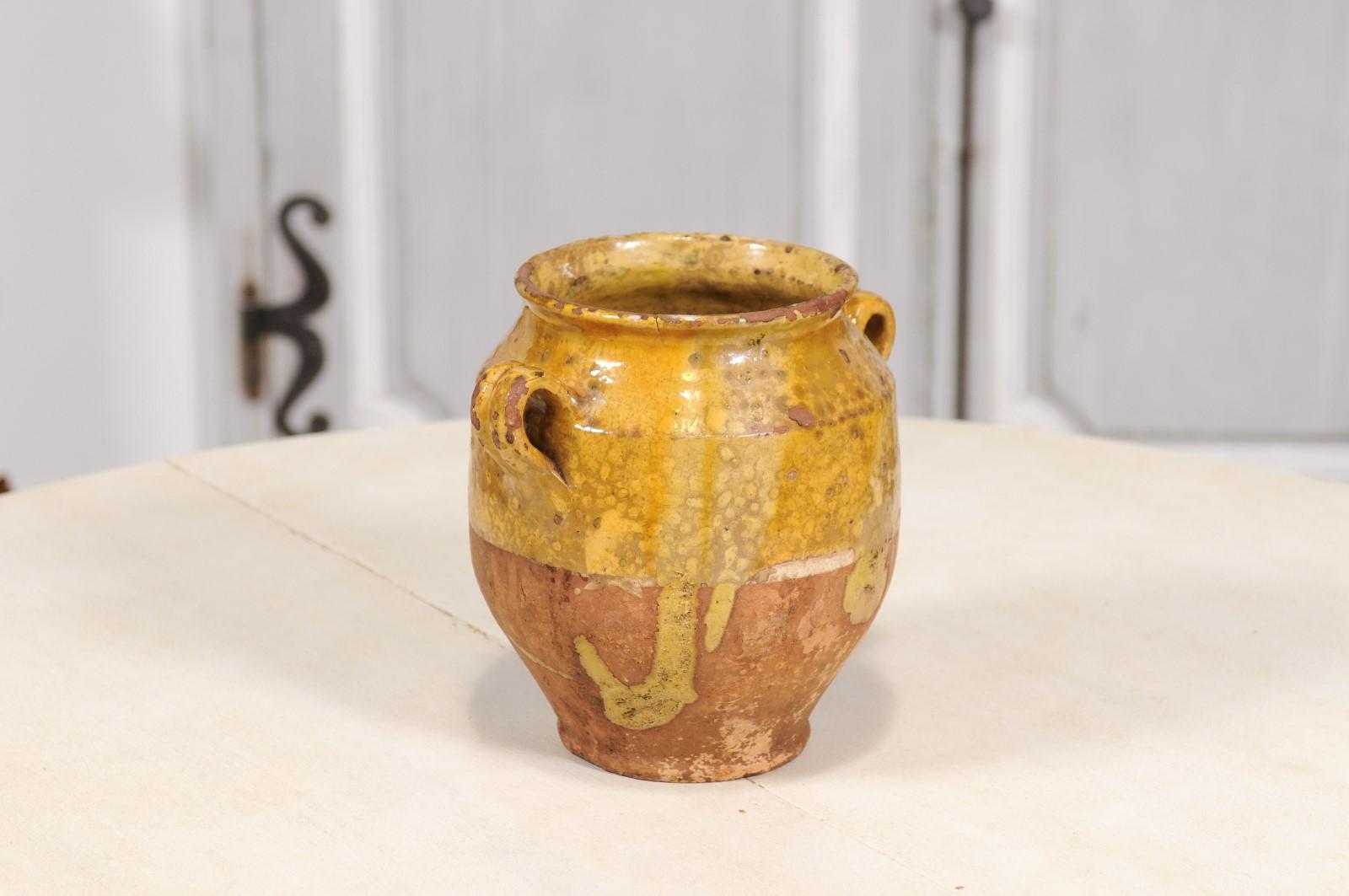 Rustic 19th Century French Provincial Pot à Confit with Yellow Glaze and Handles 2