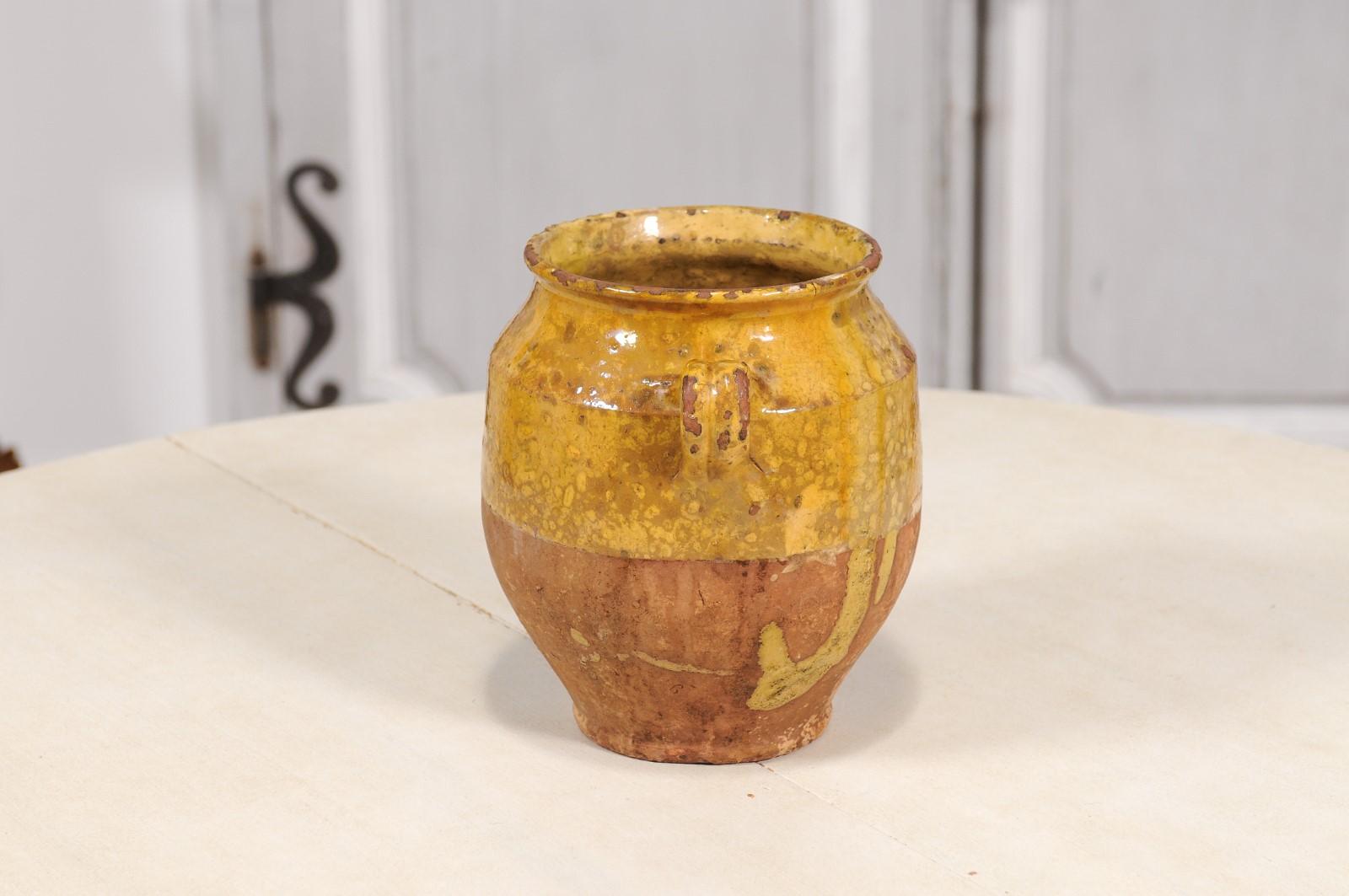 Rustic 19th Century French Provincial Pot à Confit with Yellow Glaze and Handles 3