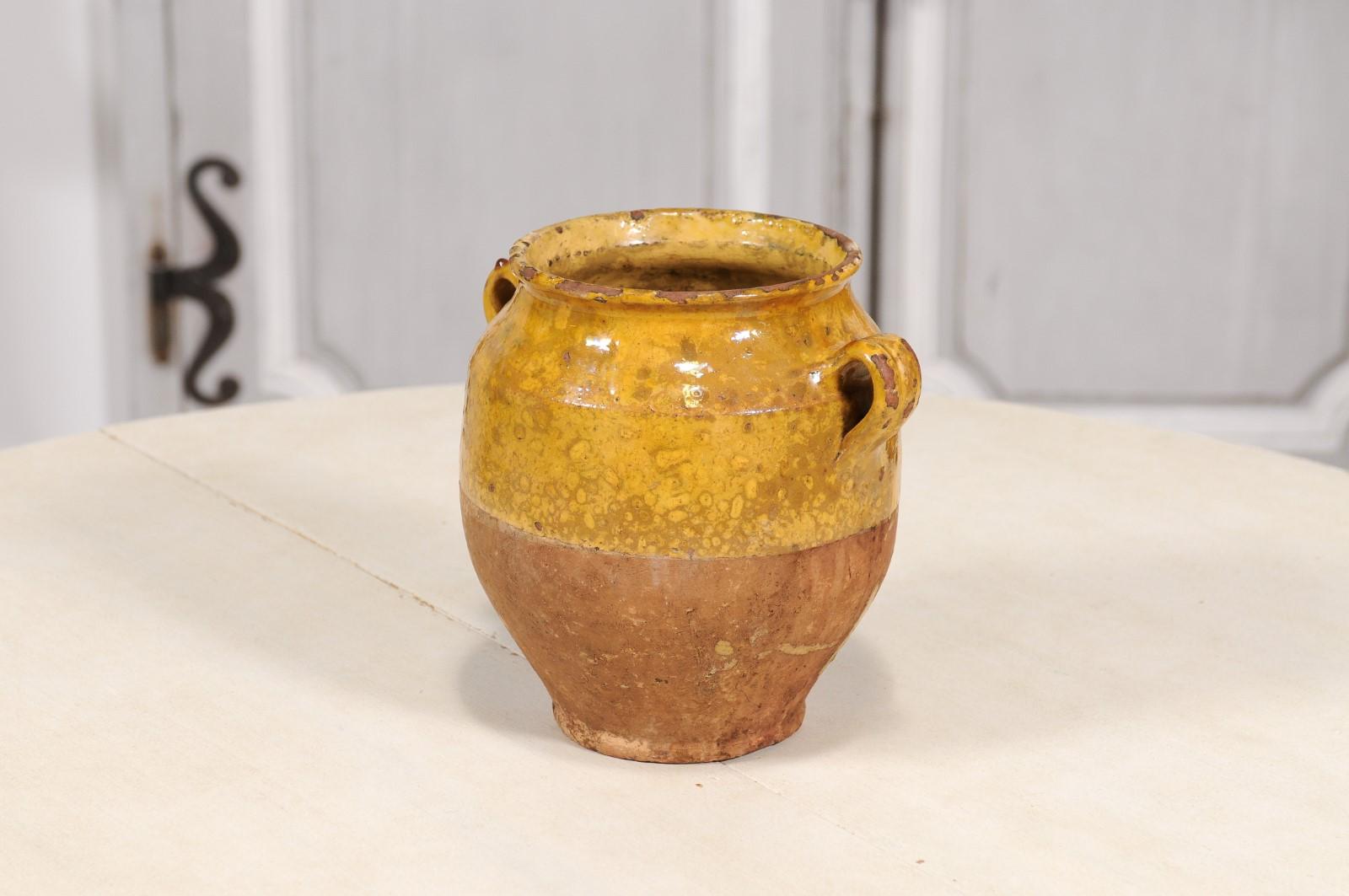 Rustic 19th Century French Provincial Pot à Confit with Yellow Glaze and Handles 4