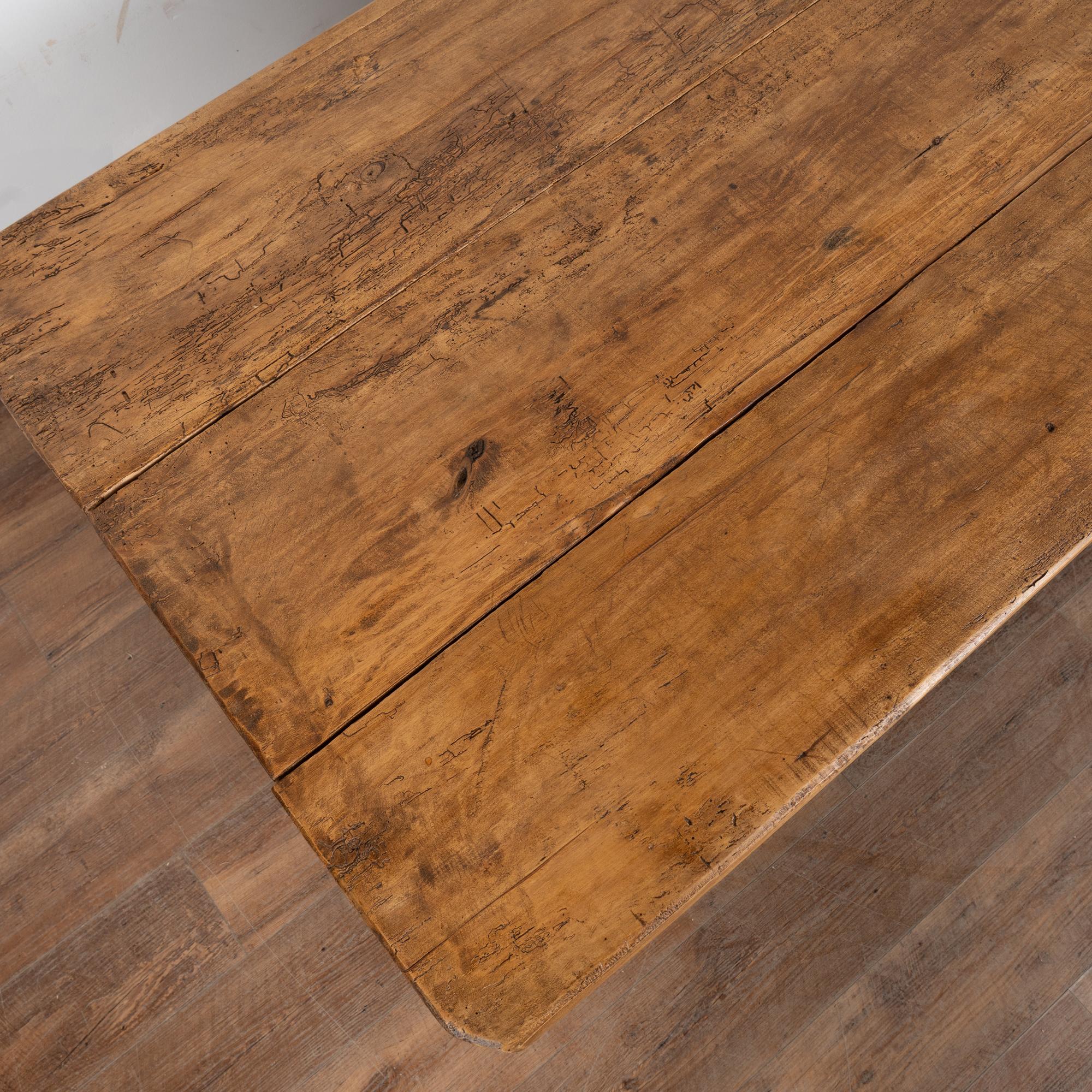 Mesa de trabajo rústica verde del siglo XIX con cajón y estante grande, Hungría en Bastante bueno estado para la venta en Round Top, TX