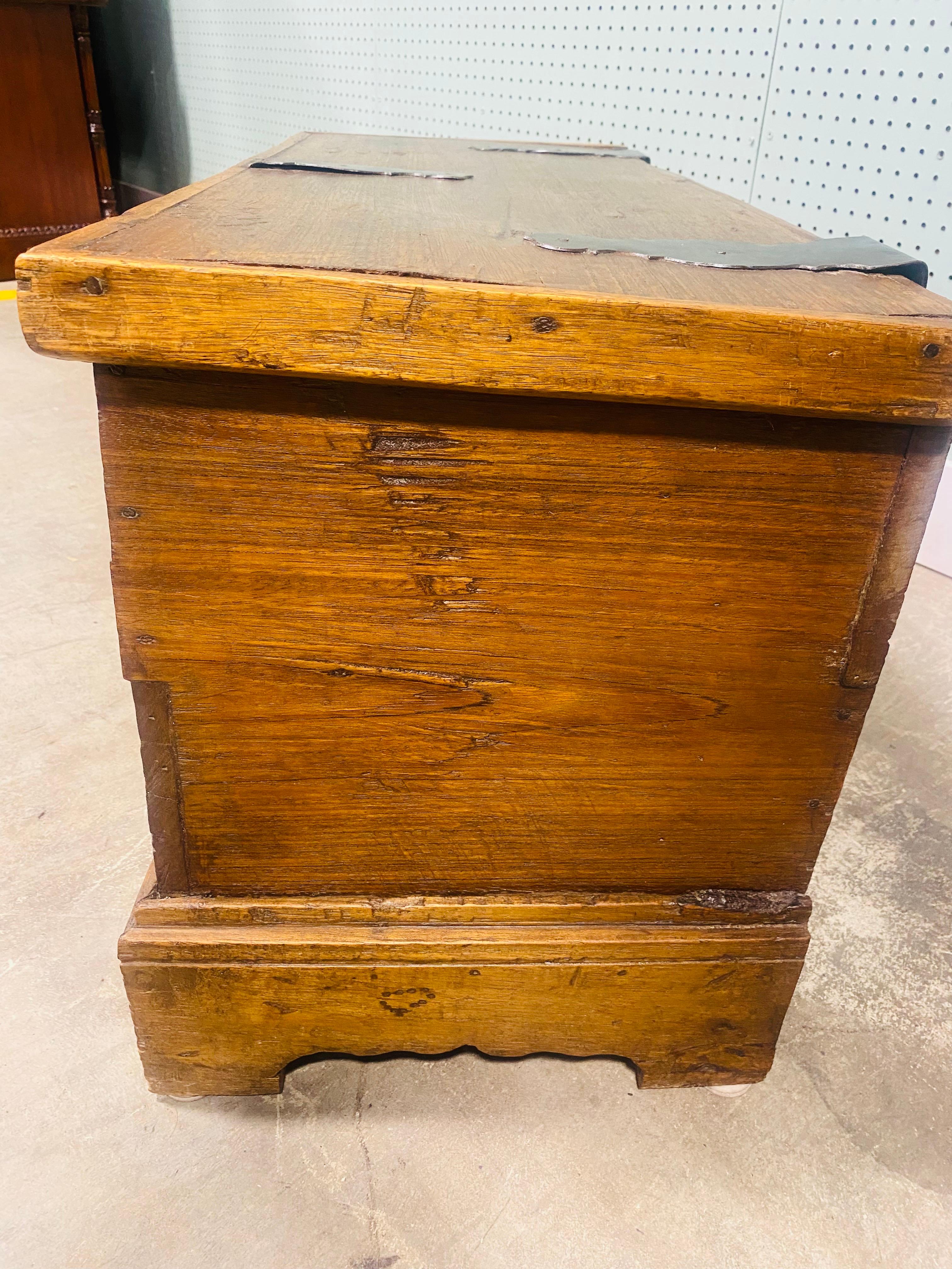 Rustic 19th century handmade chest For Sale 2
