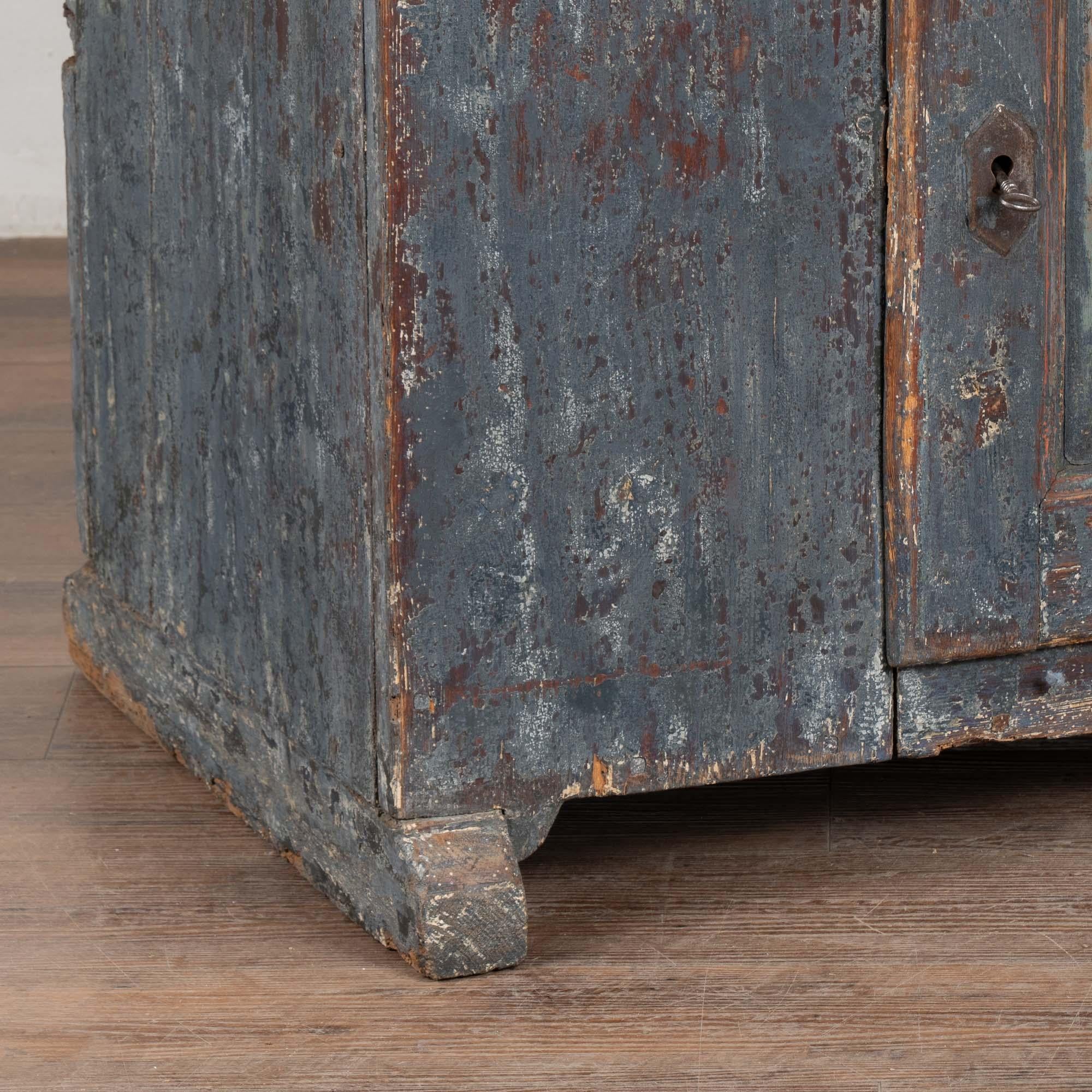 Credenza rustica svedese del XIX secolo in pino dipinto di blu in vendita 5