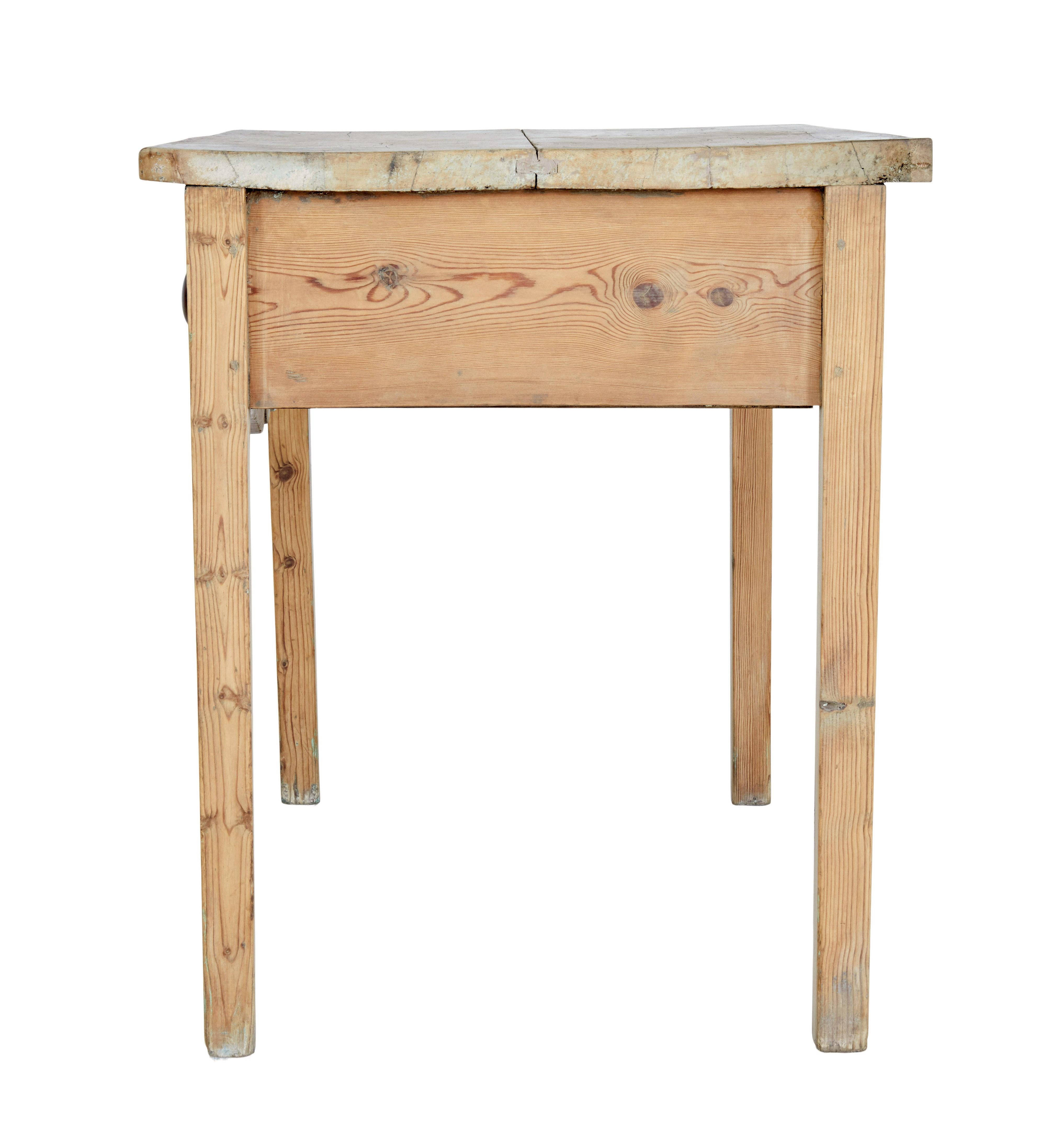 Pine Rustic 19th century Victorian pine kitchen table For Sale