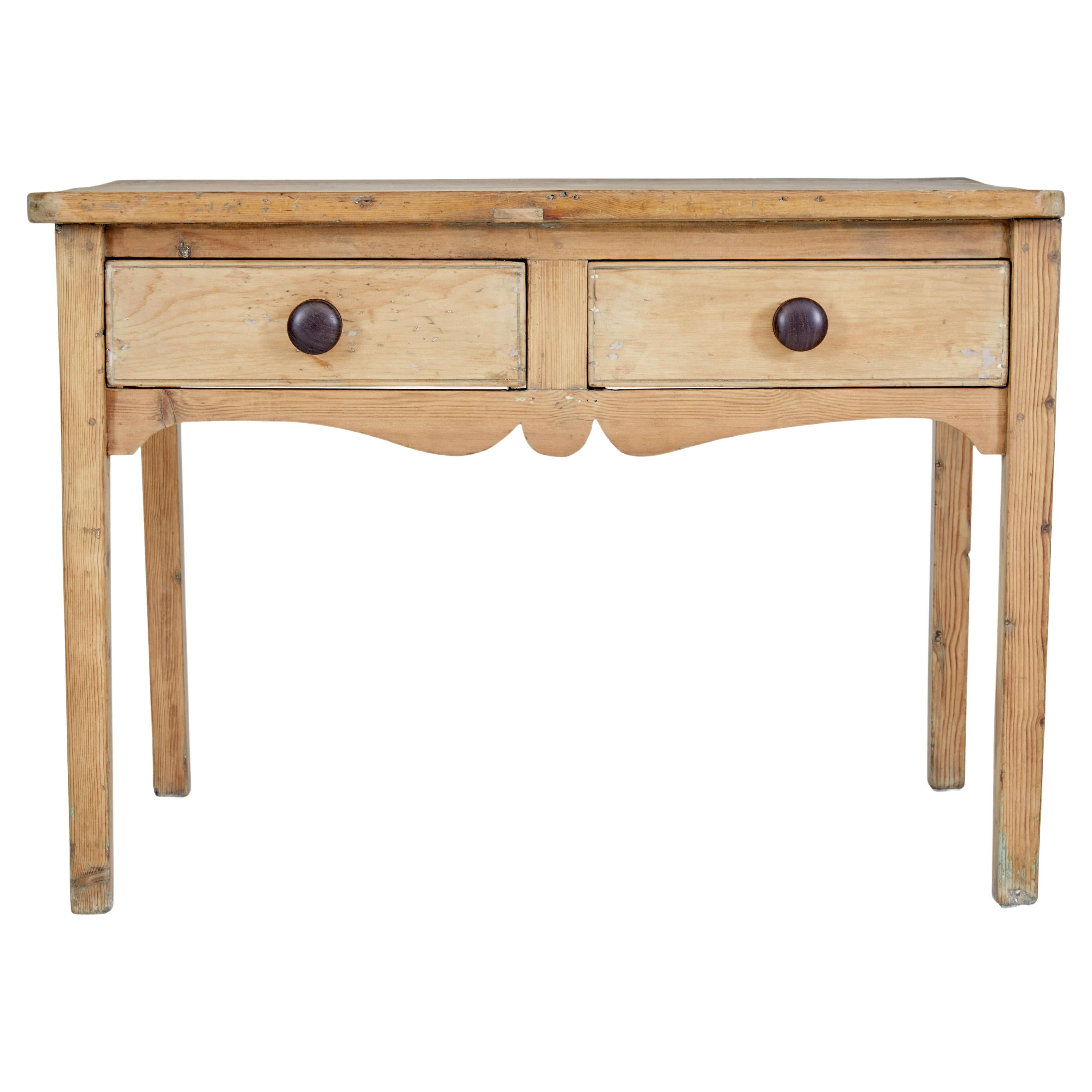 Rustic 19th century Victorian pine kitchen table For Sale