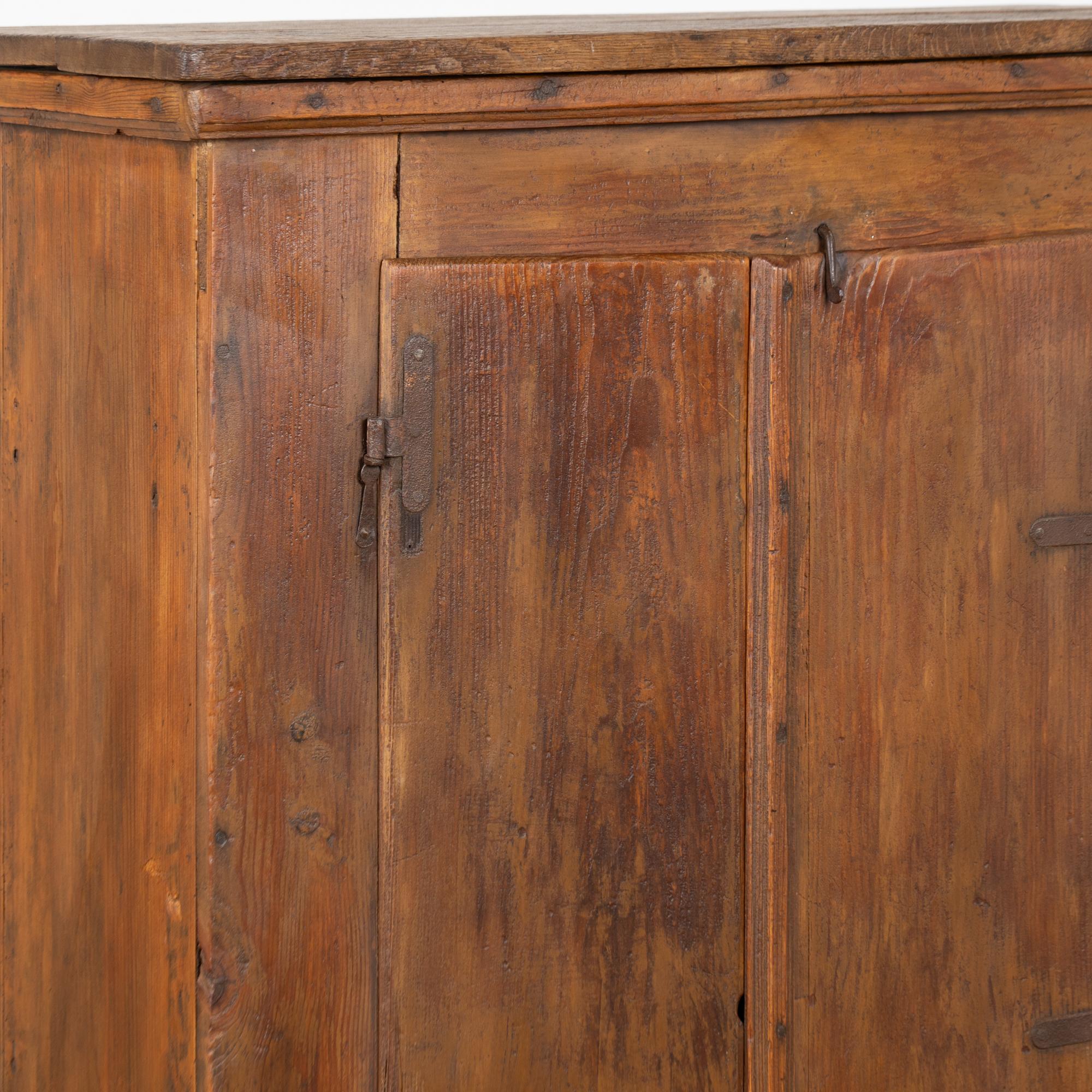 Rustikales Wood Wood Kabinett aus Ungarn aus dem 19. im Angebot 2