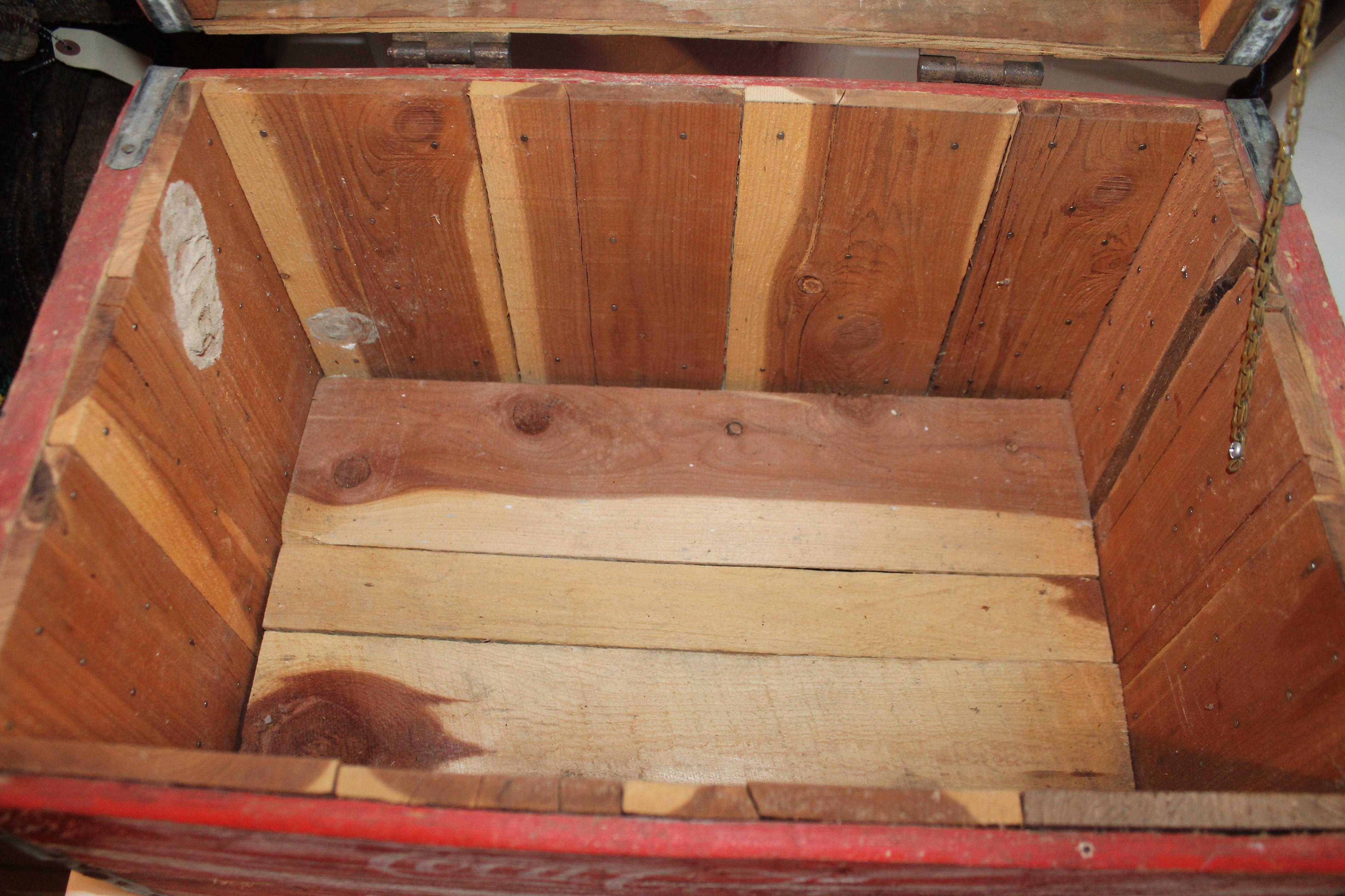 Rustic 20th Century Coca-Cola Trunk In Good Condition In Los Angeles, CA