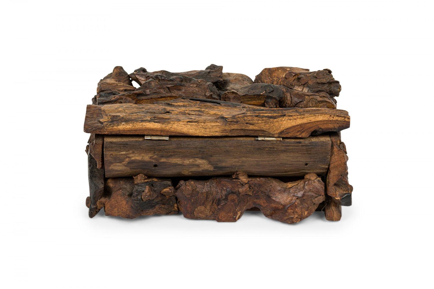 Rustic Adirondack Style Hinged Wooden Box In Good Condition For Sale In Queens, NY