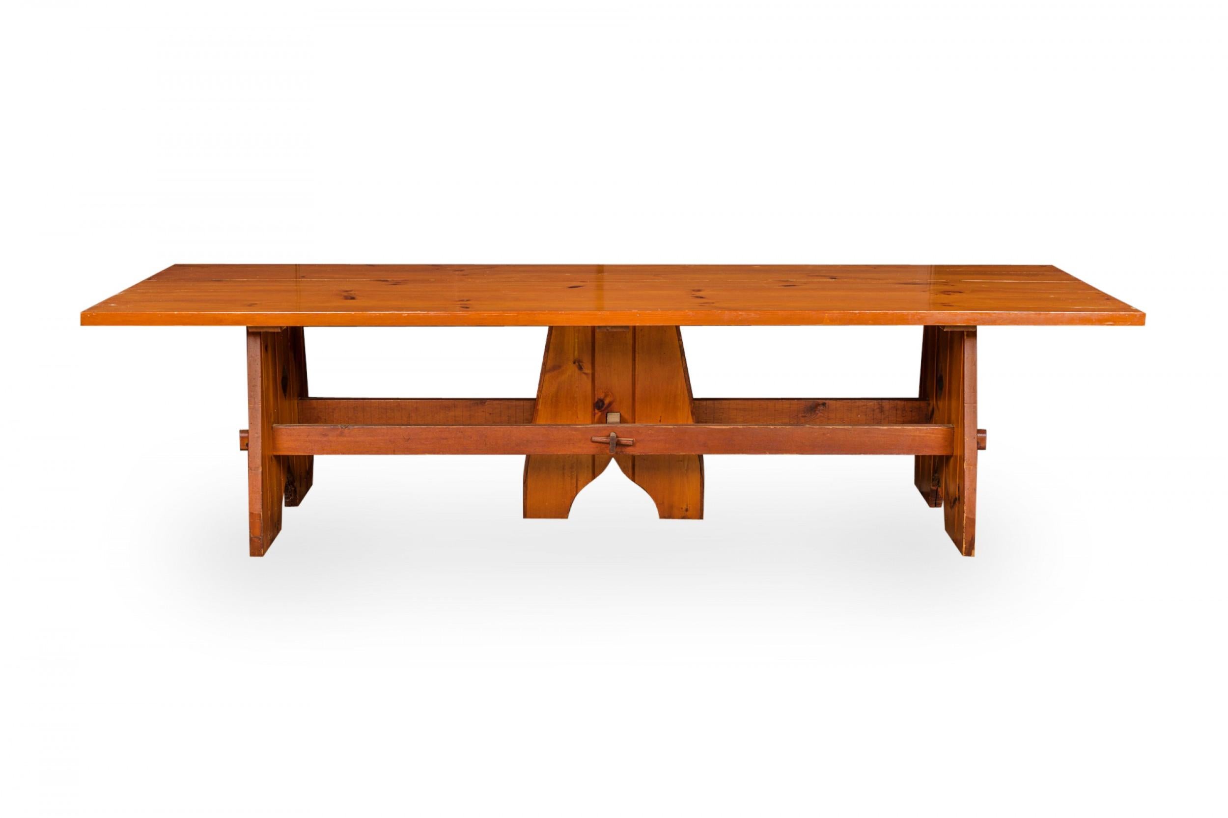 20ième siècle Grande table de conférence rectangulaire rustique de style Adirondack pour salle à manger ou salle de conférence en vente