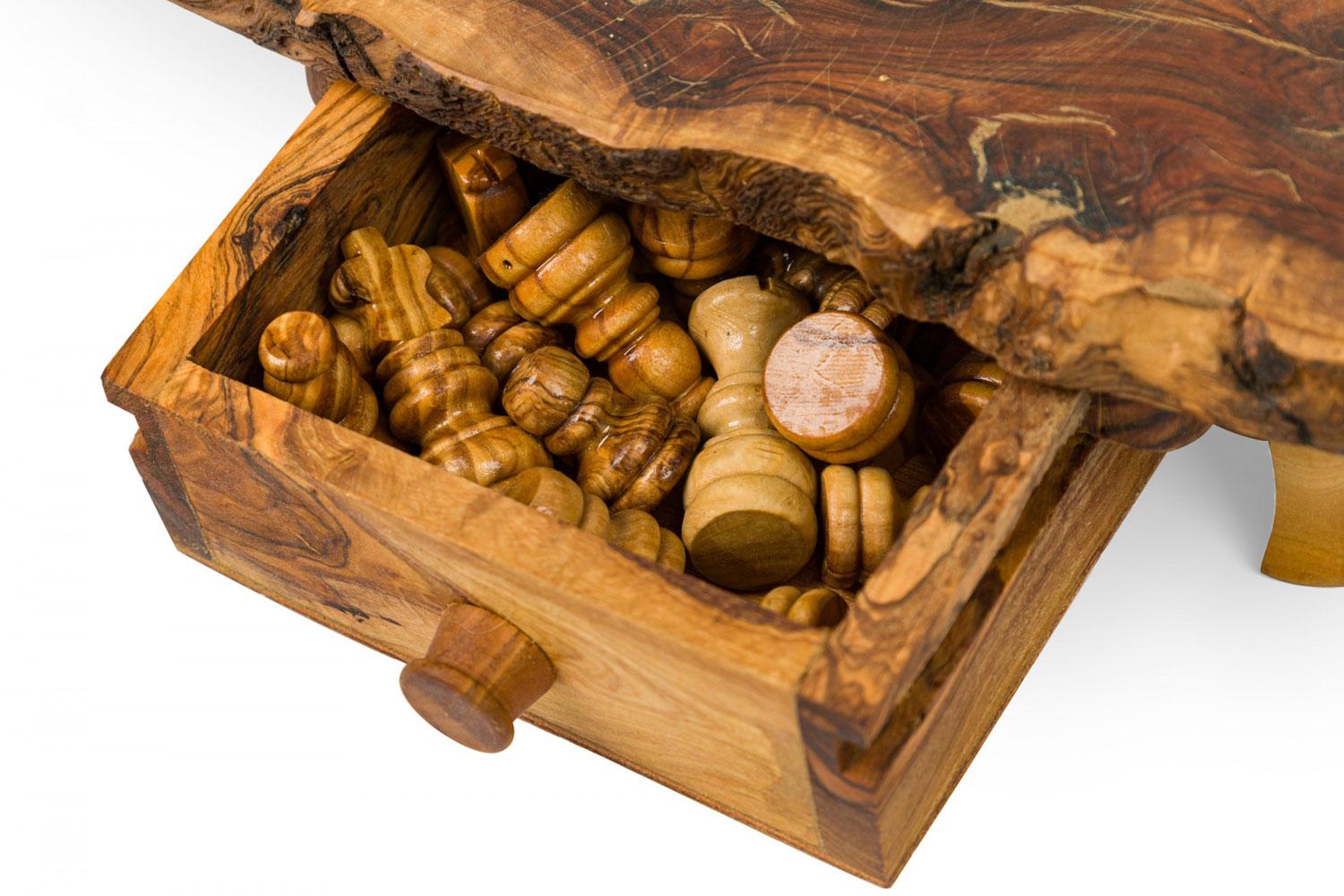 Rustic Adirondack Style Live Edge Wooden Game Board Chest en vente 5