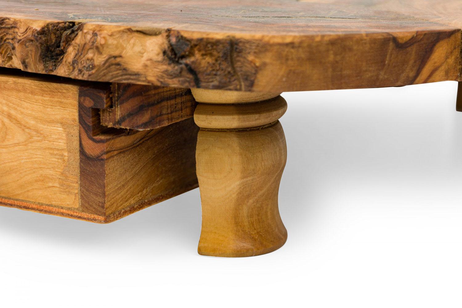 Rustic Adirondack Style Live Edge Wooden Game Board Chest en vente 6