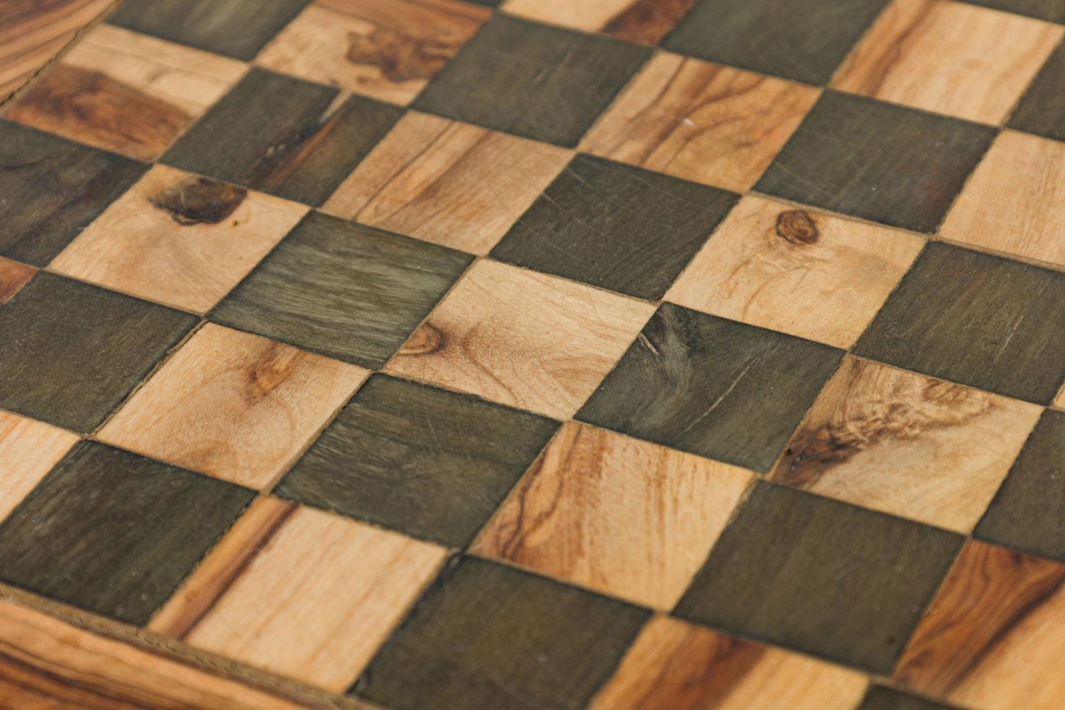 Rustic Adirondack Style Live Edge Wooden Game Board Chest en vente 7