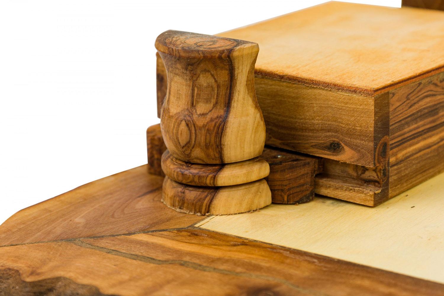 Rustic Adirondack Style Live Edge Wooden Game Board Chest en vente 12