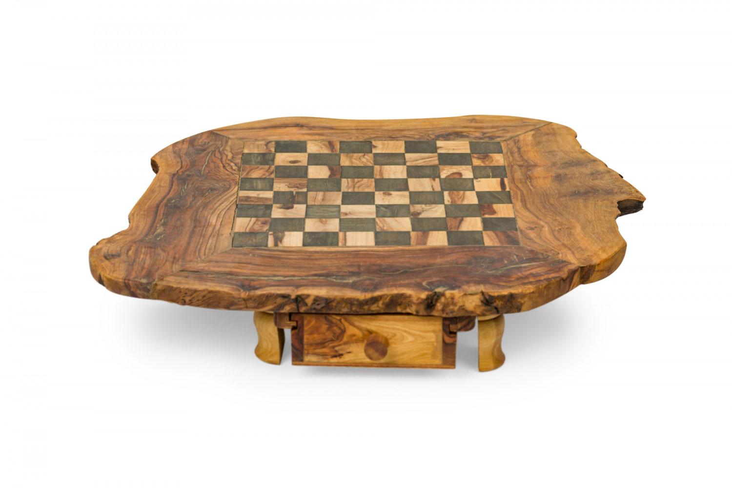 Rustic Adirondack Style Live Edge Wooden Game Board Chest Bon état - En vente à Queens, NY