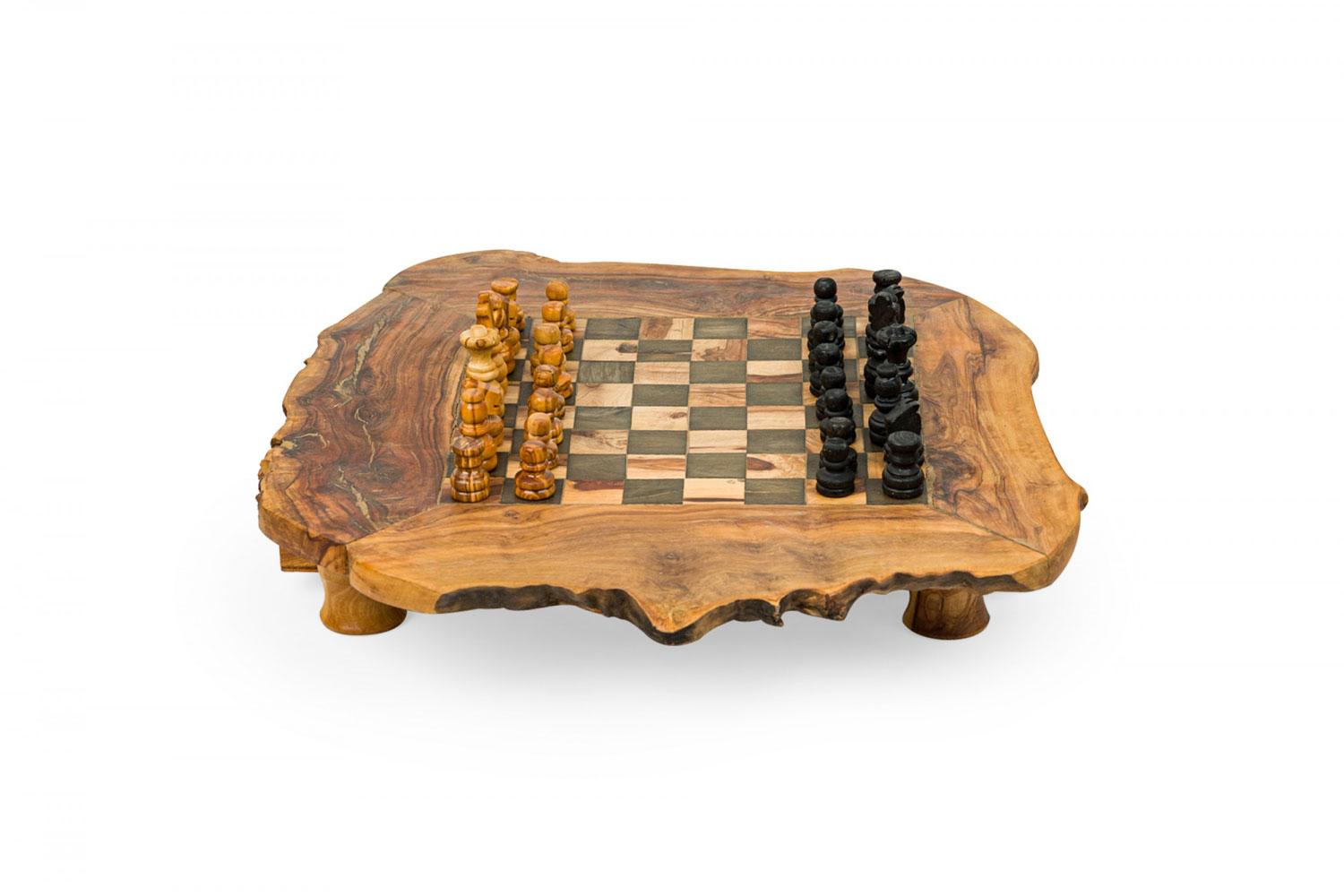 XIXe siècle Rustic Adirondack Style Live Edge Wooden Game Board Chest en vente