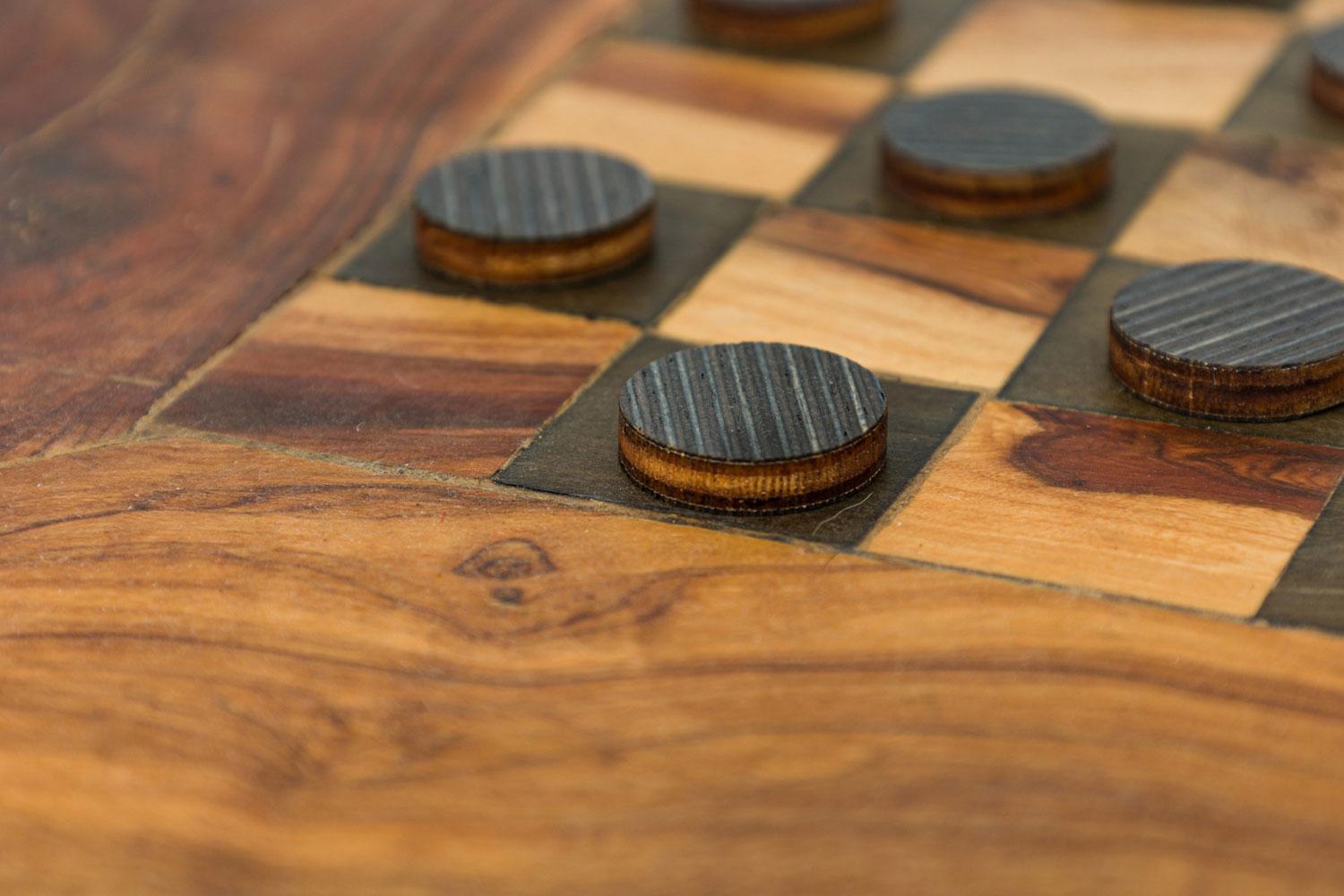 Rustic Adirondack Style Live Edge Wooden Game Board Chest en vente 2