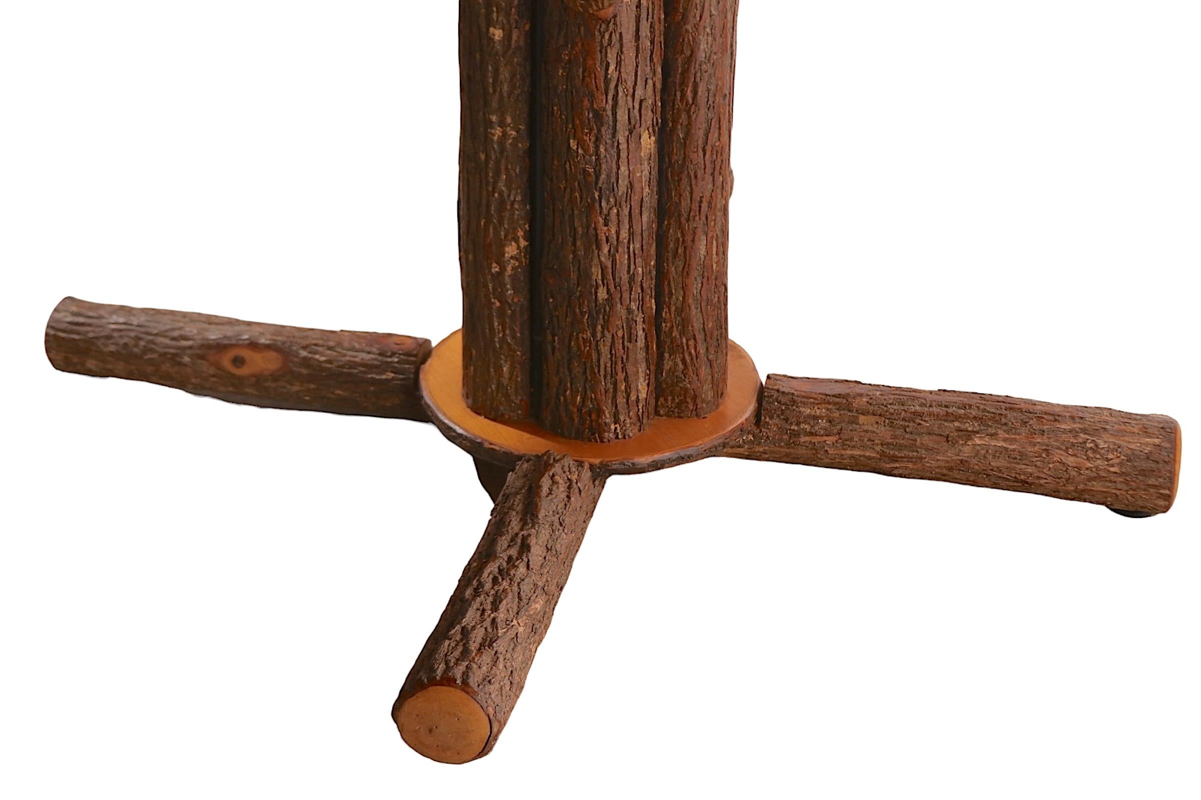 Table de salle à manger rustique de style Adirondack à piédestal en vieux pacanier, vers 2000/2020 en vente 5