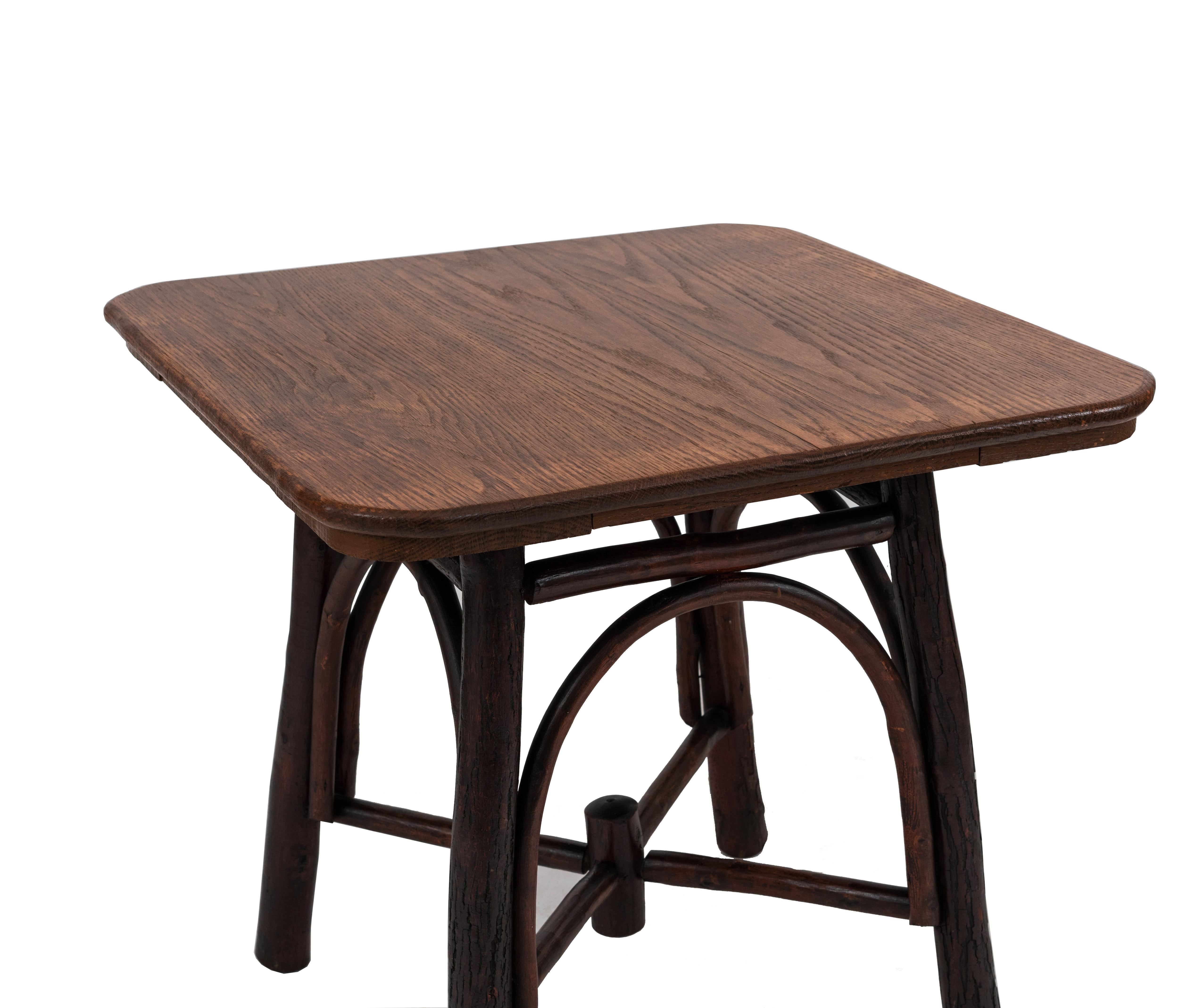 Rustic American Old Hickory Oak End Table In Good Condition In New York, NY