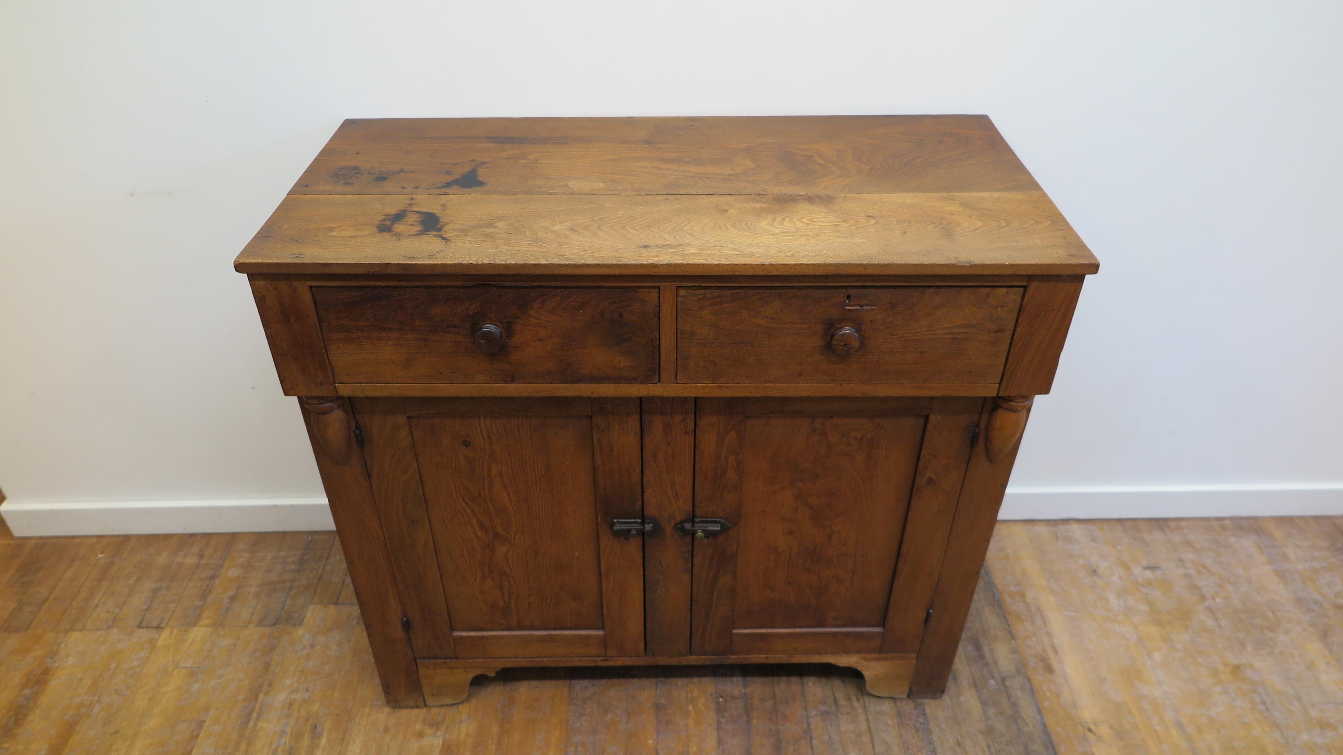 Rustic American Sideboard In Distressed Condition In New York, NY