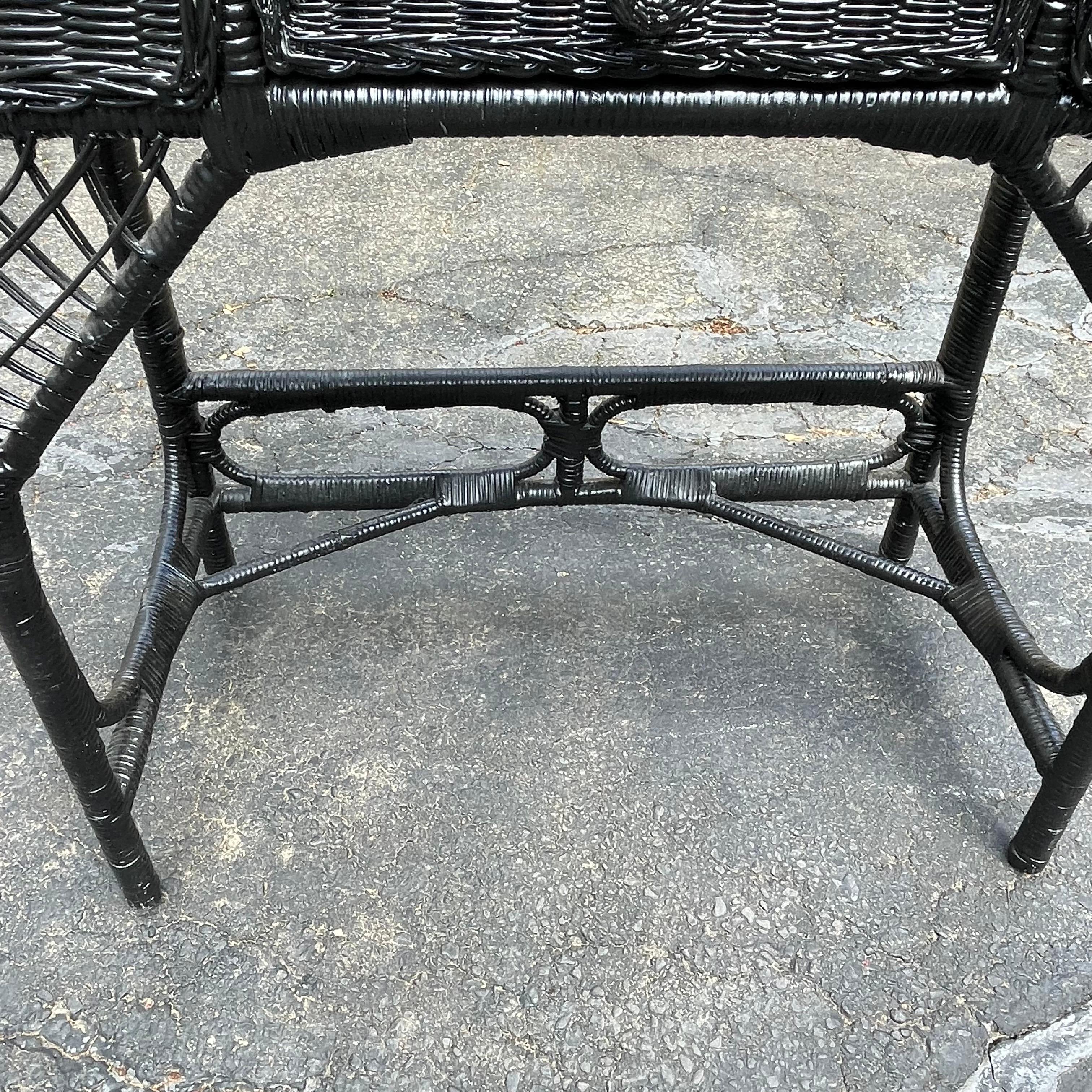 Bureau ou coiffeuse rustique en faux bambou noir avec tabouret en vente 3