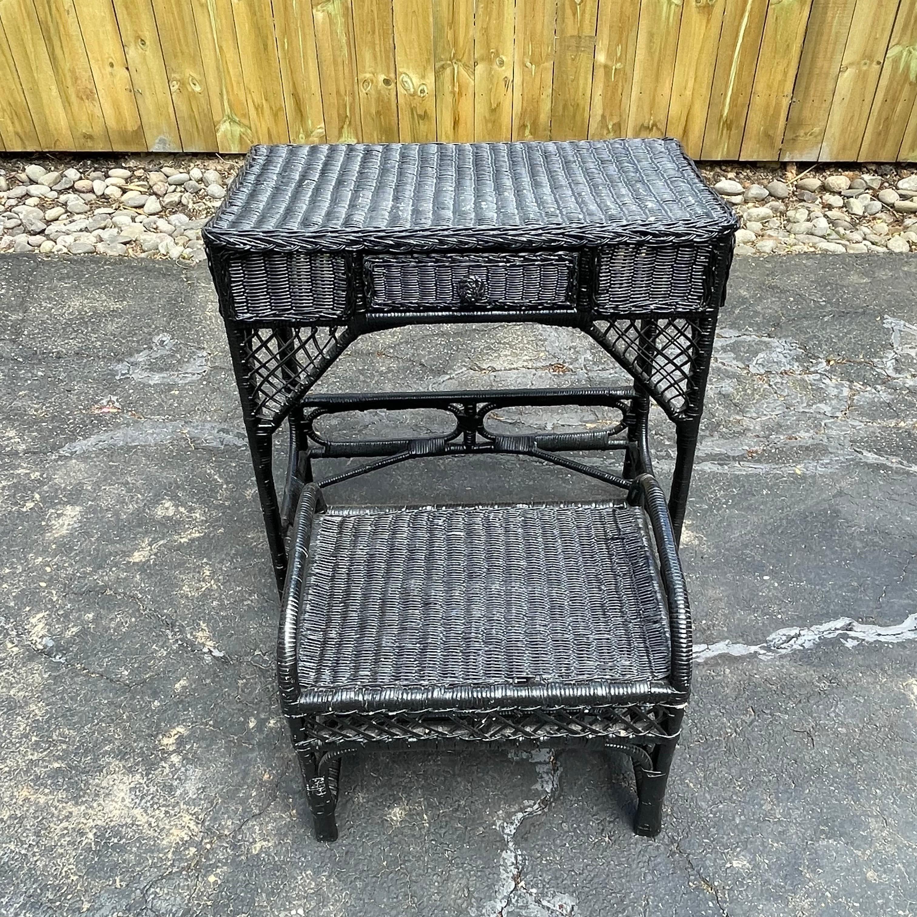 Bureau ou coiffeuse rustique en faux bambou noir avec tabouret en vente 4