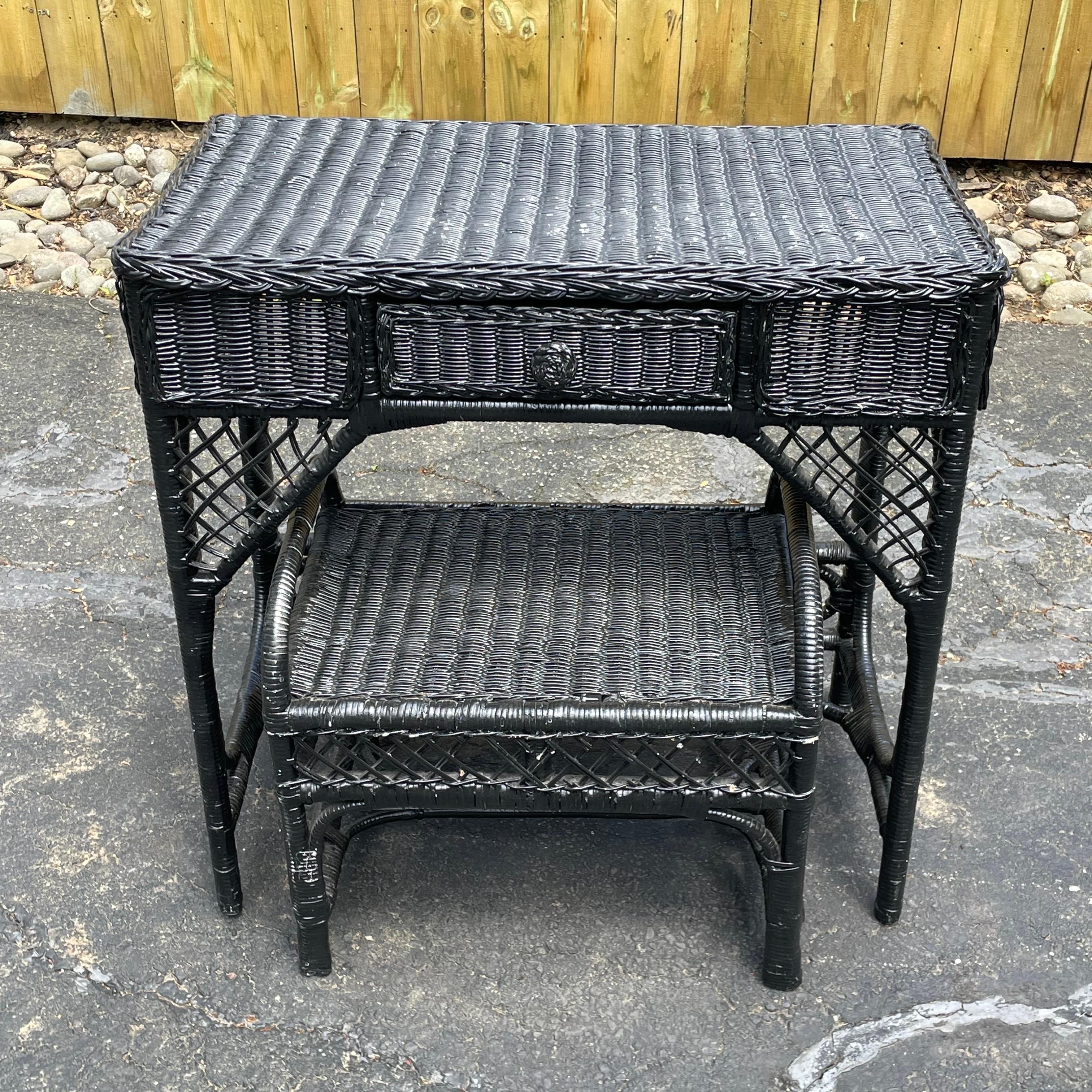 Milieu du XXe siècle Bureau ou coiffeuse rustique en faux bambou noir avec tabouret en vente