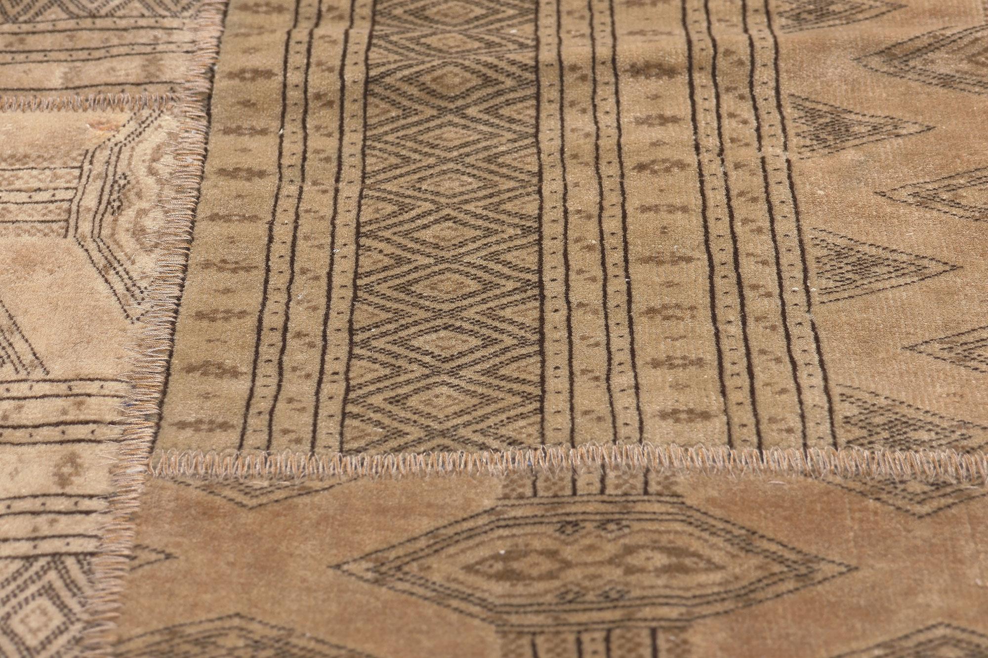 Annodato a mano Tappeto patchwork persiano Turkoman rustico e raffinato, neutro e vintage, lana e seta in vendita