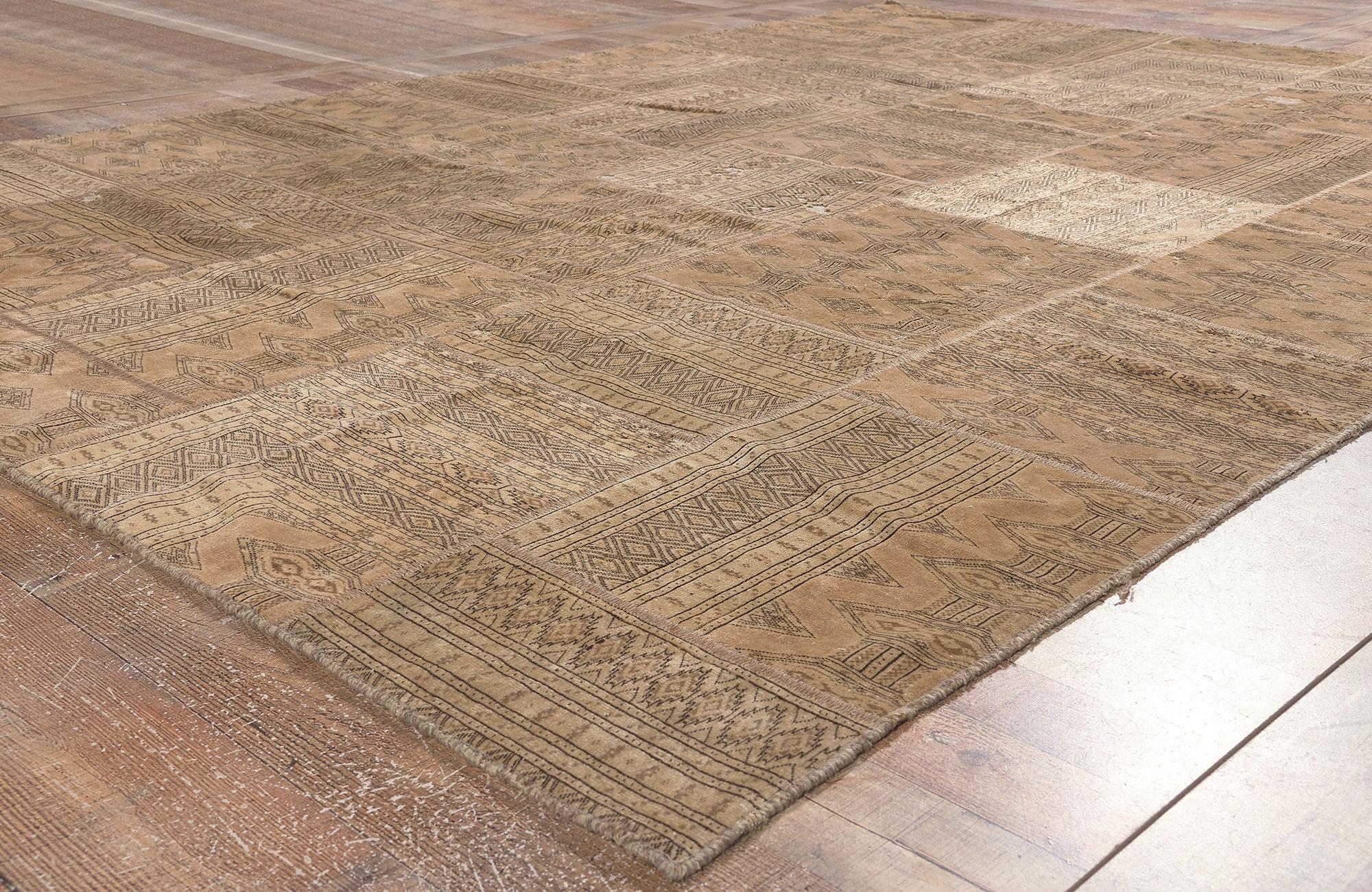 XX secolo Tappeto patchwork persiano Turkoman rustico e raffinato, neutro e vintage, lana e seta in vendita
